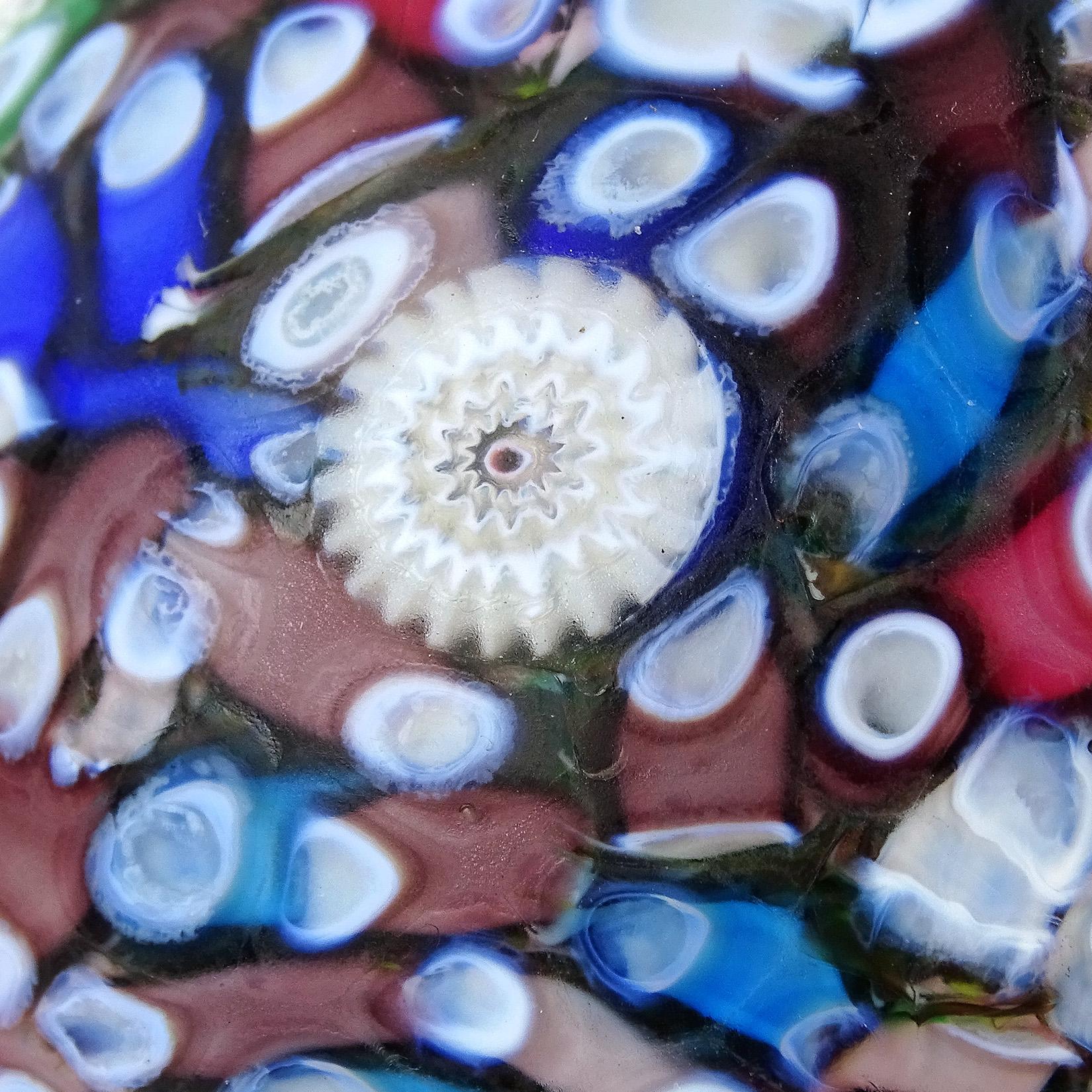 Fait main Presse-papiers d'art italien Fratelli Toso Murano Millefiori fleurs rubans en vente