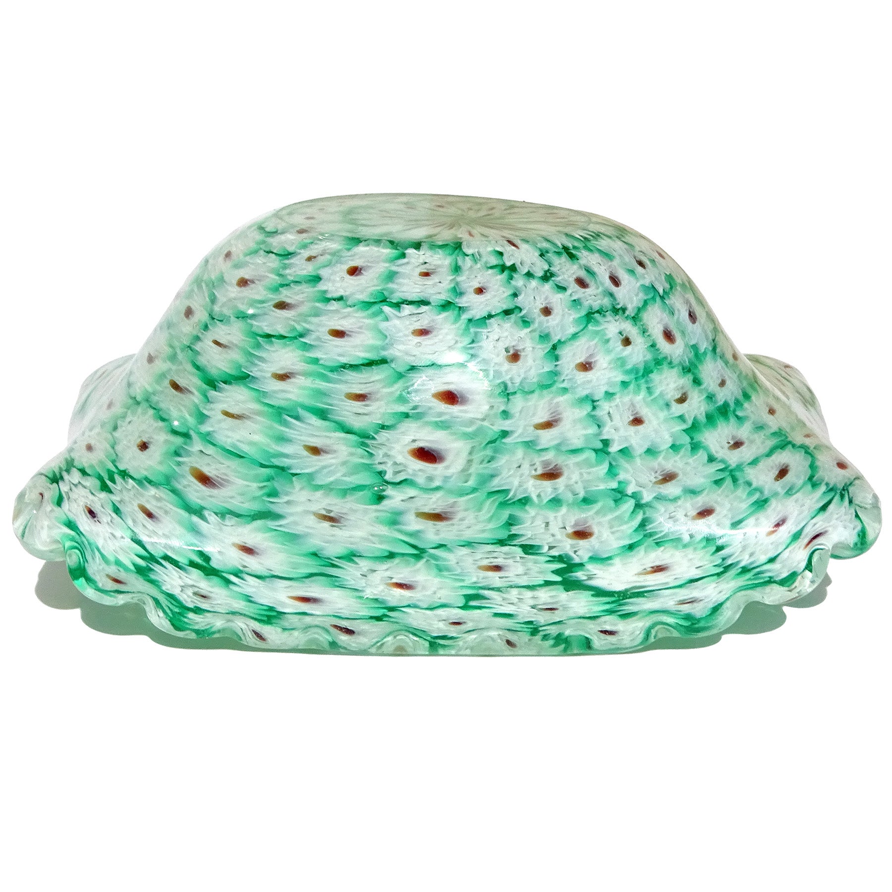 Fratelli Toso Tazón de Murano Millefiori Verde Mosaico de flores blancas de vidrio artístico italiano Vidrio en venta