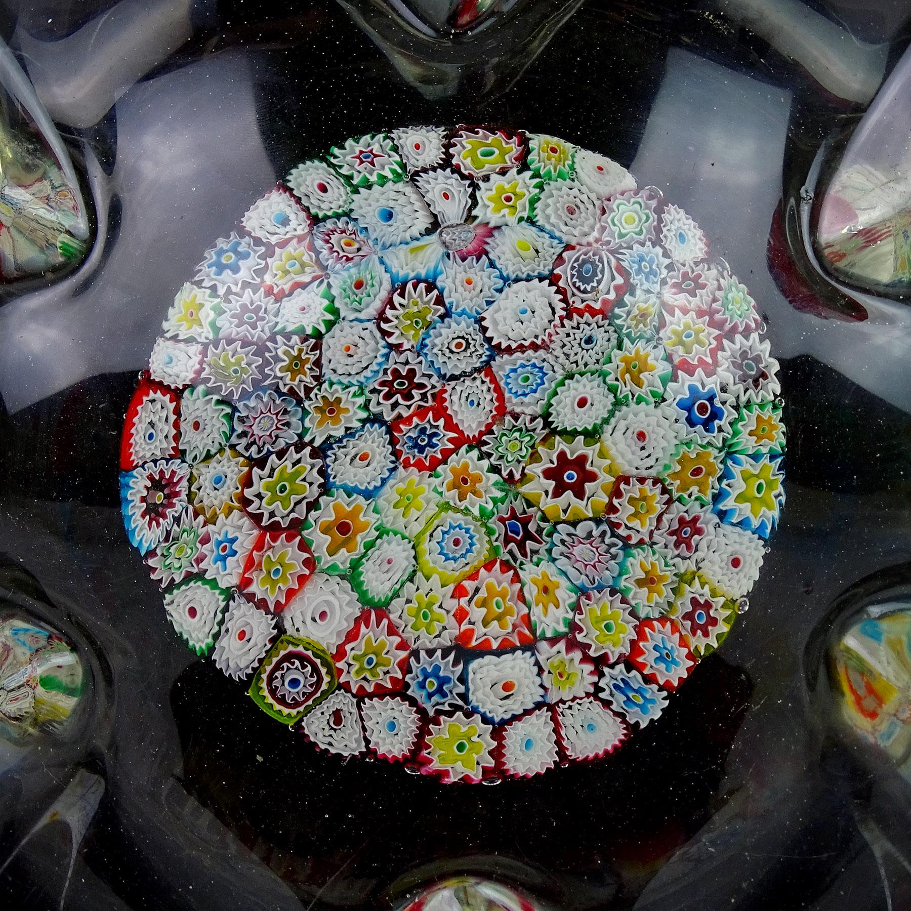 Fratelli Toso Murano Millefiori Mosaic Decor Italian Art Glass Clear Flower Bowl (bol à fleurs transparent en verre) Bon état à Kissimmee, FL