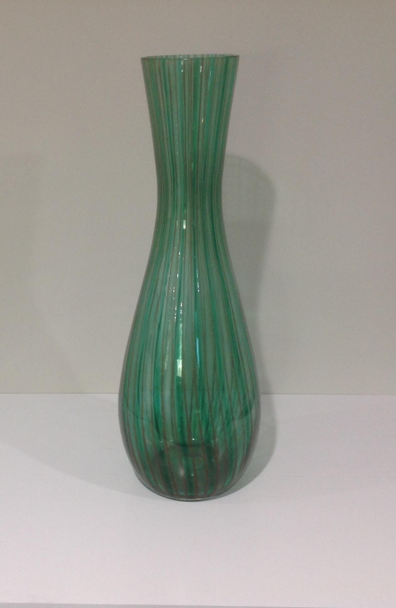 Fratelli Toso Murano Monumental Hand Blown Art Glass Vase In Good Condition For Sale In Keego Harbor, MI