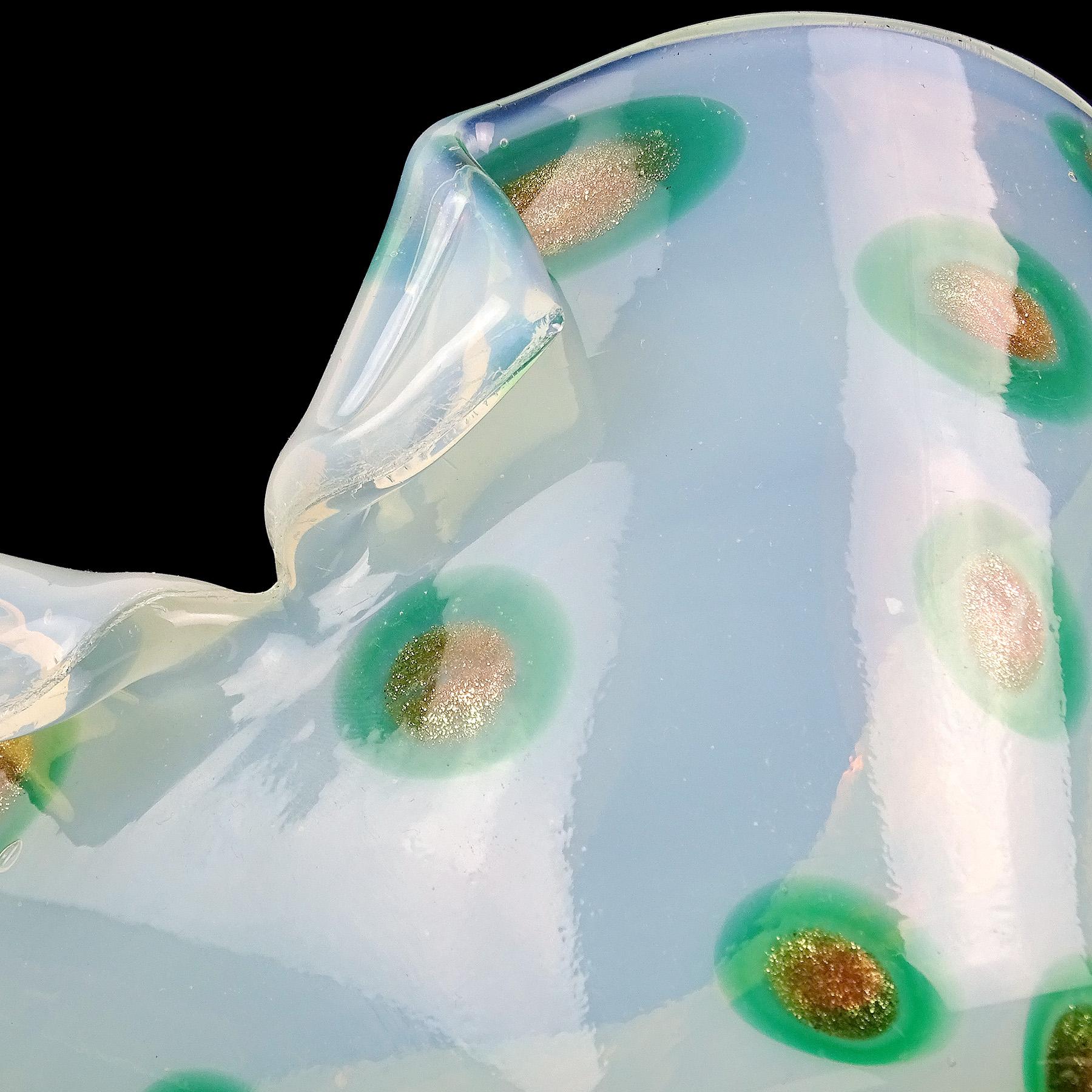 Fratelli Toso Murano Opal Green Aventurine Spots Italian Art Glass Cut Rim Bowl In Good Condition For Sale In Kissimmee, FL