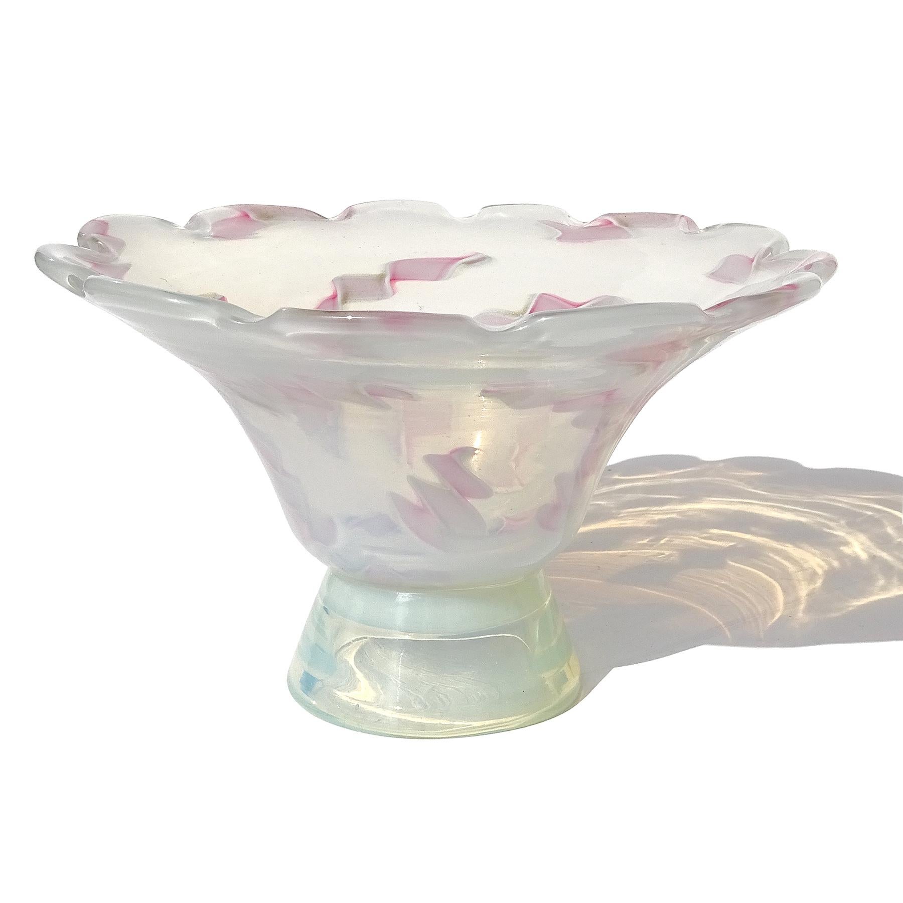 Fratelli Toso Murano Opalescent Pink Aventurine Ribbons Italian Art Glass Bowl In Good Condition For Sale In Kissimmee, FL