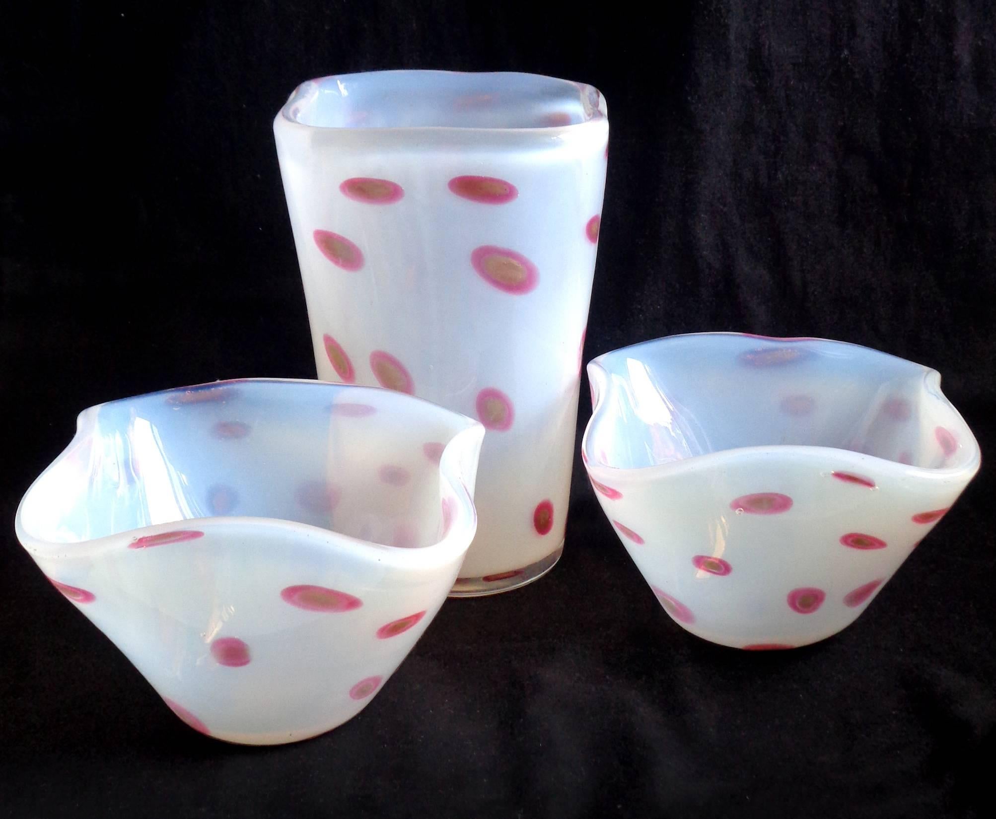 Beautiful vintage Murano hand blown opalescent white, and pink with aventurine spots Italian art glass vase and bowls set. Documented to the Fratelli Toso company. The pieces have a squared rim with round bottoms. They can be used as display pieces