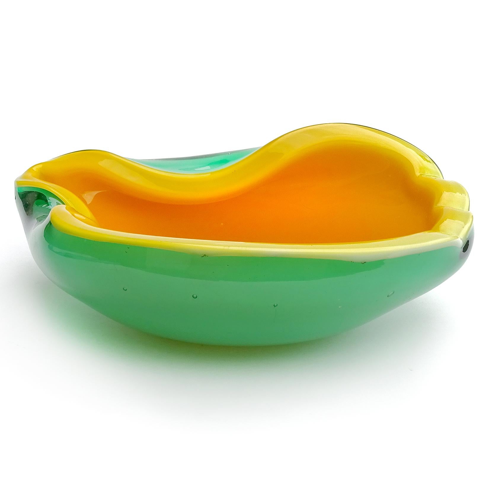 Fratelli Toso Murano Orange Green Italian Art Glass Melon Mango Decorative Bowl In Good Condition In Kissimmee, FL