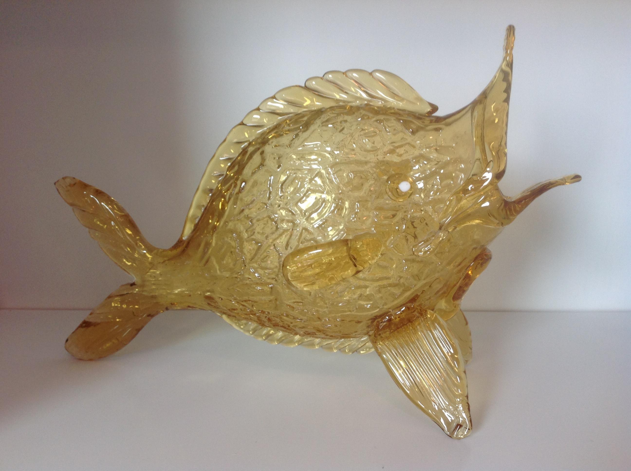 Italian Fratelli Toso Murano Pair of 1930s Fish Sculptures in Blue and Yellow For Sale