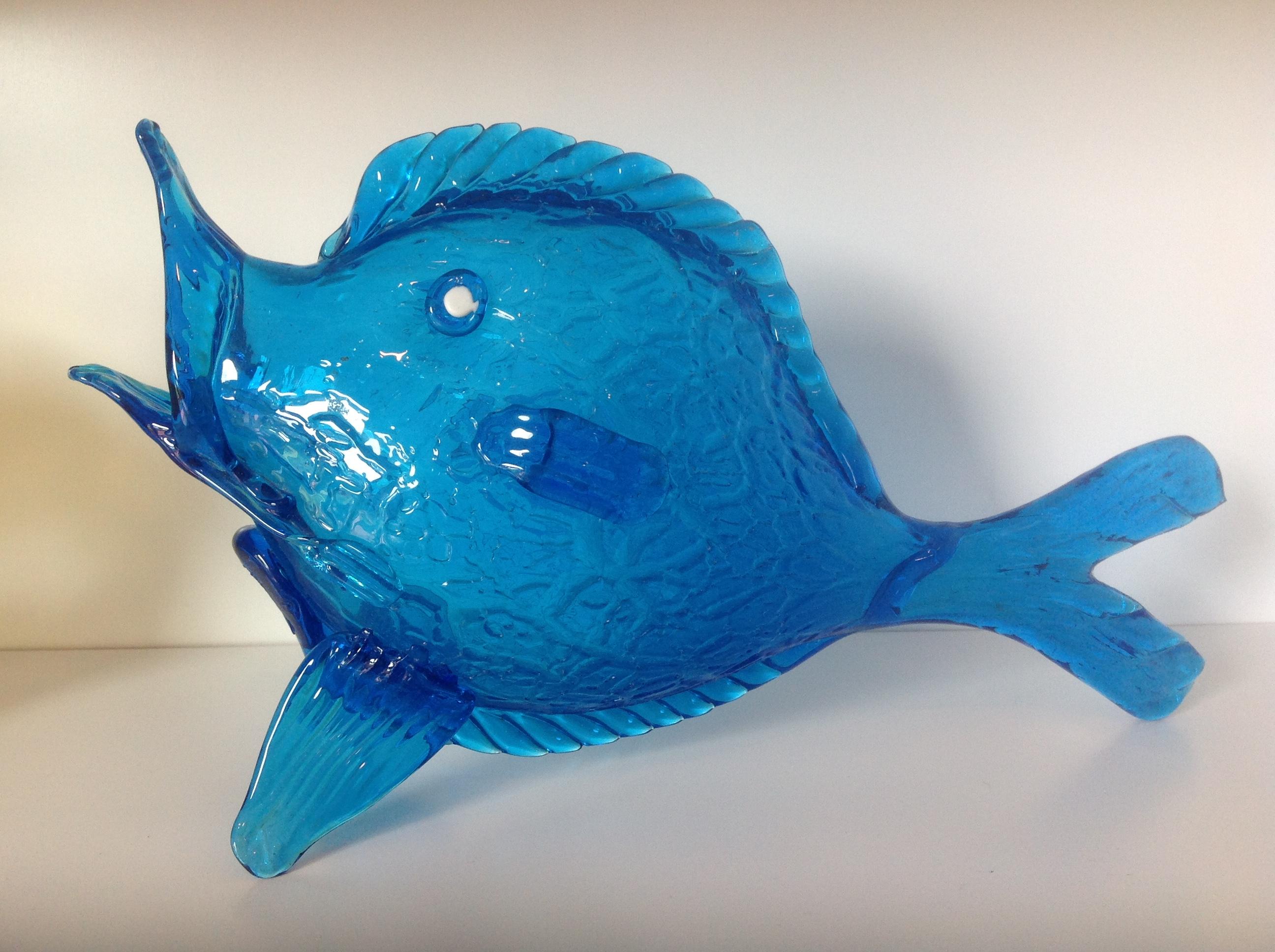 Fratelli Toso Murano Pair of 1930s Fish Sculptures in Blue and Yellow In Good Condition For Sale In Keego Harbor, MI