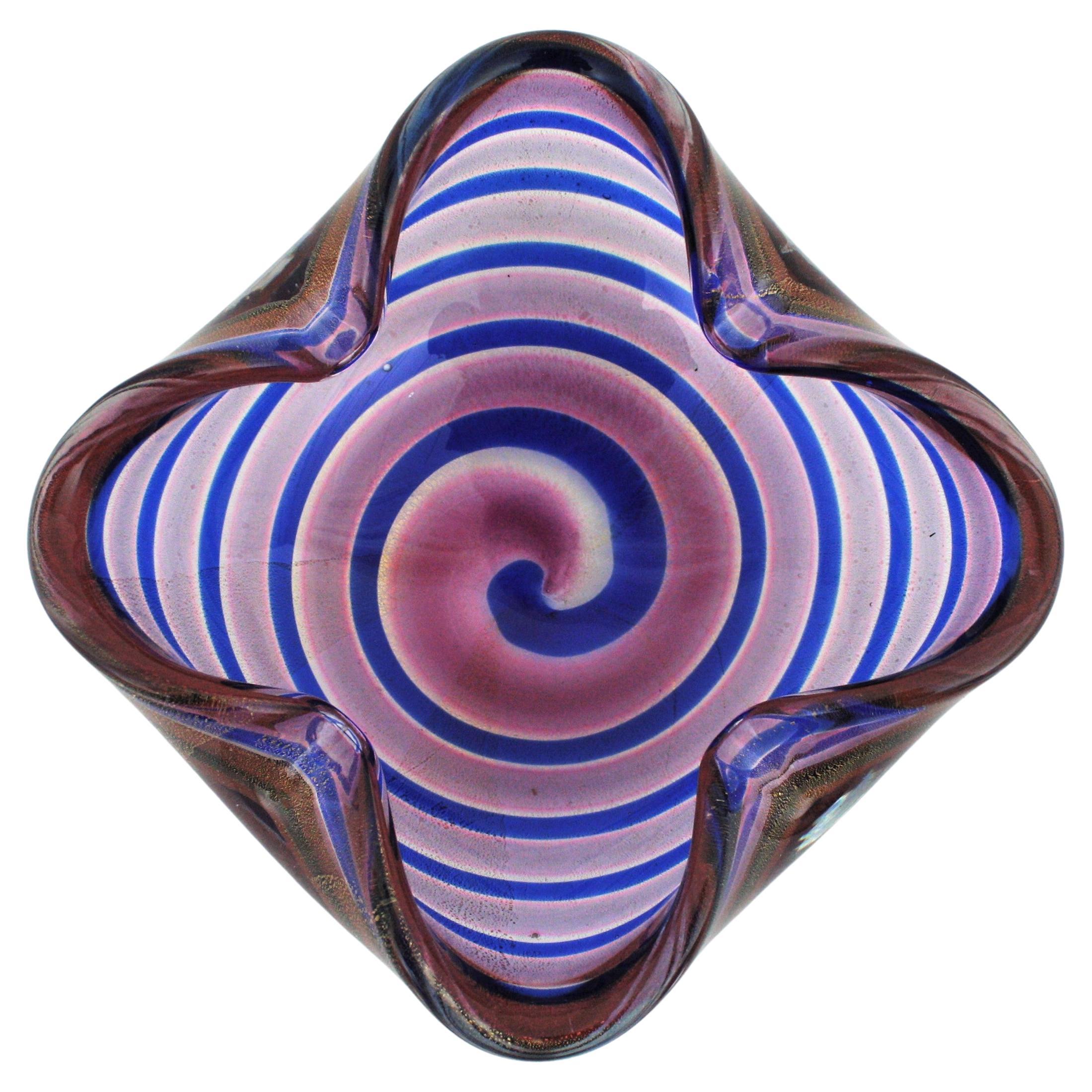 Fratelli Toso, ciotola / posacenere in vetro artistico di Murano rosa, blu e oro con volute in vendita