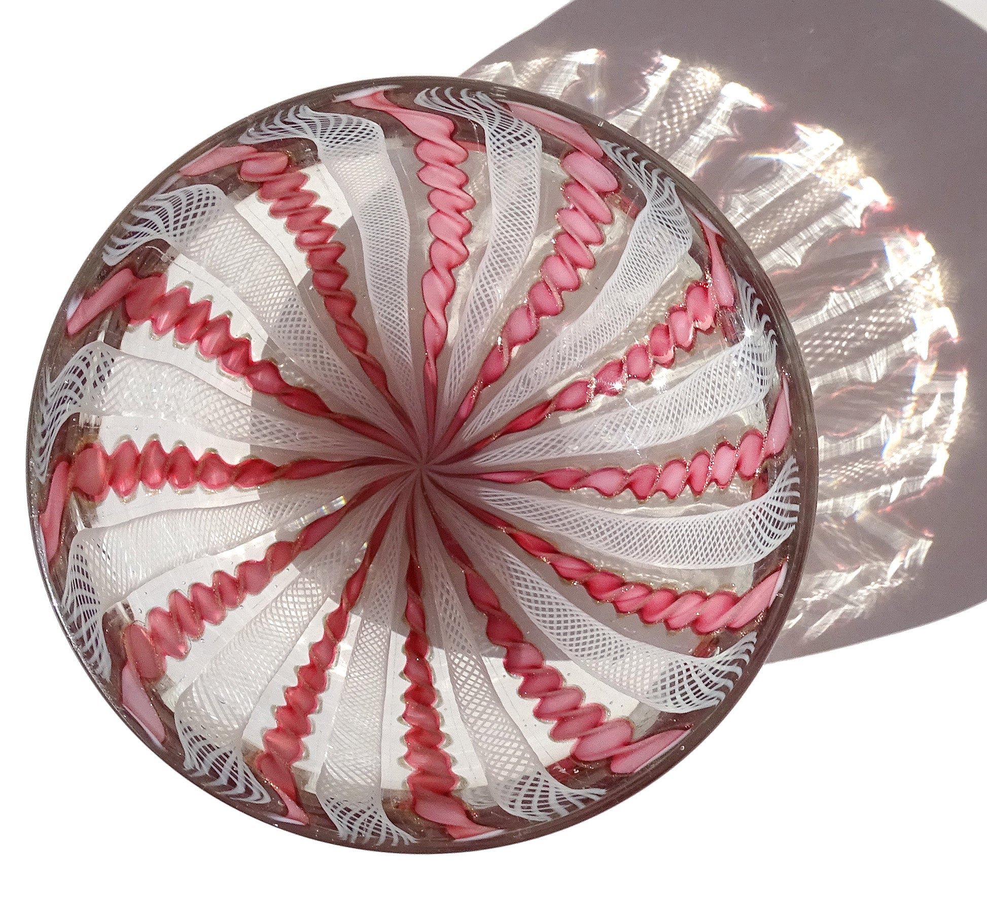 Mid-Century Modern Fratelli Toso Murano Pink White Copper Aventurine Ribbons Italian Art Glass Bowl For Sale