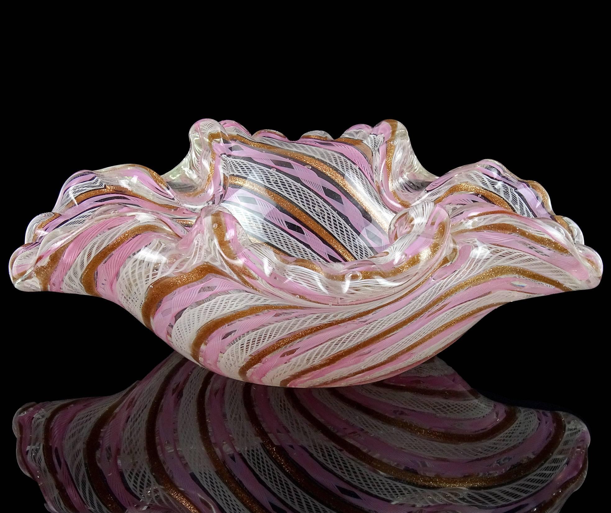 Fratelli Toso Tazón de cristal artístico italiano de Murano rosa blanco cobre con cintas de aventurina Moderno de mediados de siglo en venta
