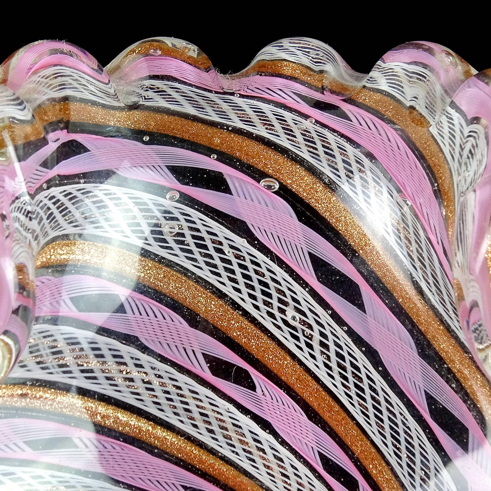 Mid-Century Modern Fratelli Toso Murano Pink White Copper Aventurine Ribbons Italian Art Glass Bowl For Sale