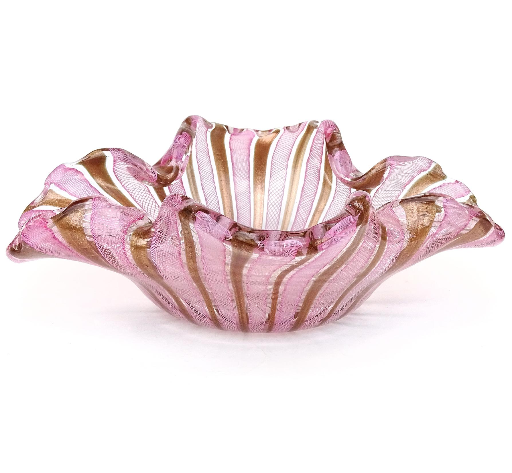 Fait main Bol en verre d'art italien de Murano rose, blanc et cuivre avec rubans d'aventurine des Fratelli Toso en vente