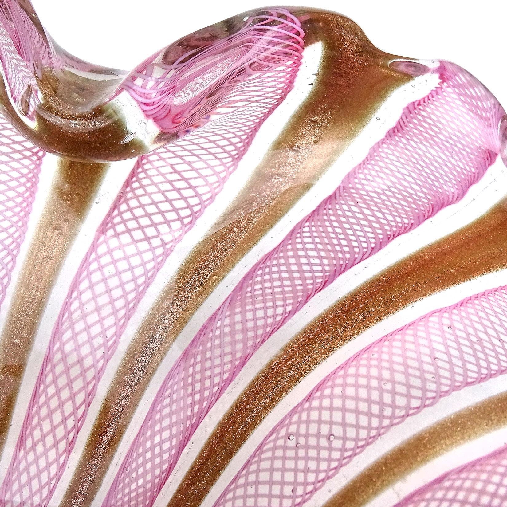 Bol en verre d'art italien de Murano rose, blanc et cuivre avec rubans d'aventurine des Fratelli Toso Bon état - En vente à Kissimmee, FL