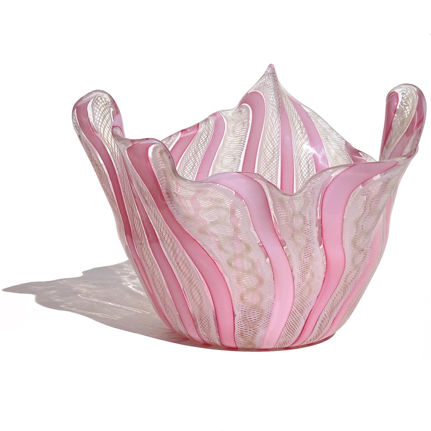 Mid-Century moderno Fratelli Toso Murano Vaso di fiori Fazzoletto in vetro artistico italiano con nastri bianchi e rosa