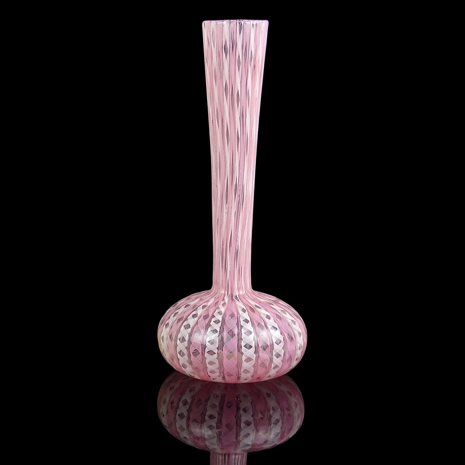 Mid-Century Modern Vase à fleurs Soliflores en verre d'art italien rose et blanc de Fratelli Toso Murano en vente