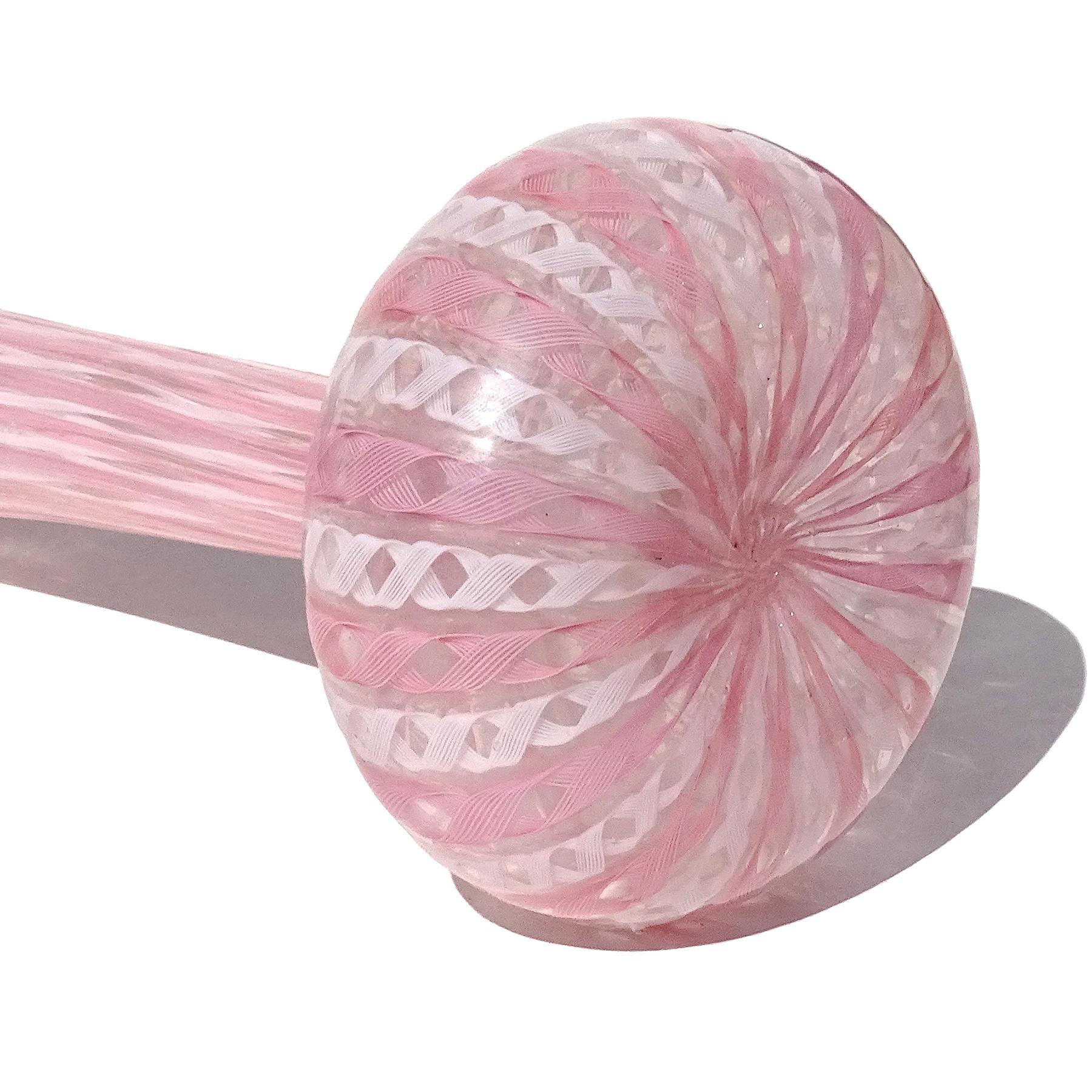 Vase à fleurs Soliflores en verre d'art italien rose et blanc de Fratelli Toso Murano Bon état - En vente à Kissimmee, FL