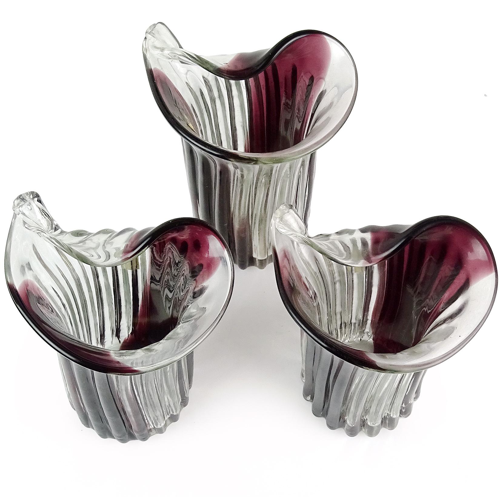 Mid-Century Modern Vase à fleurs en verre d'art italien Fratelli Toso Murano à rayures violettes en vente
