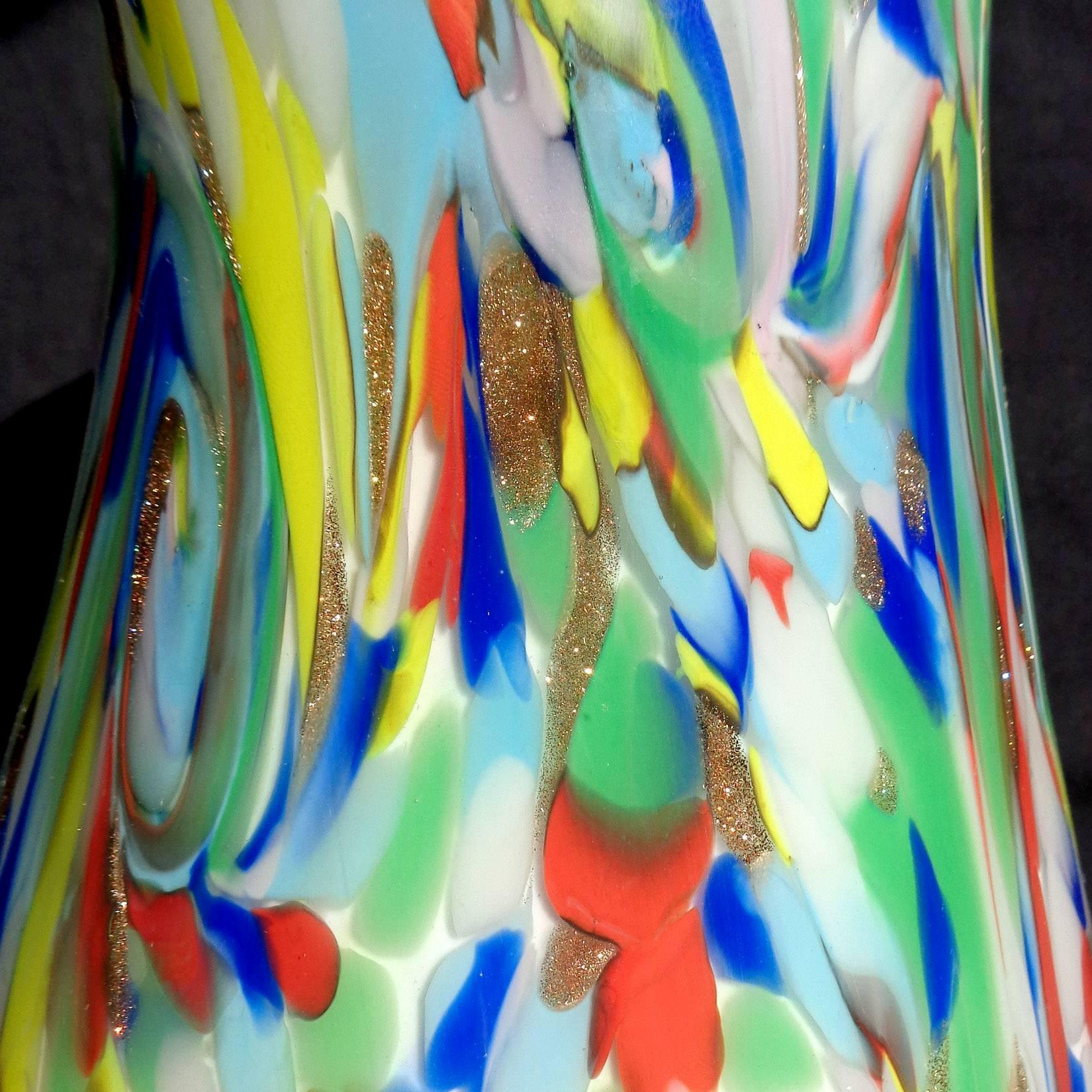 Fratelli Toso Murano Regenbogen Farbe Swirl italienische Kunst Glas Blume Twist Rand Vase (Italienisch) im Angebot