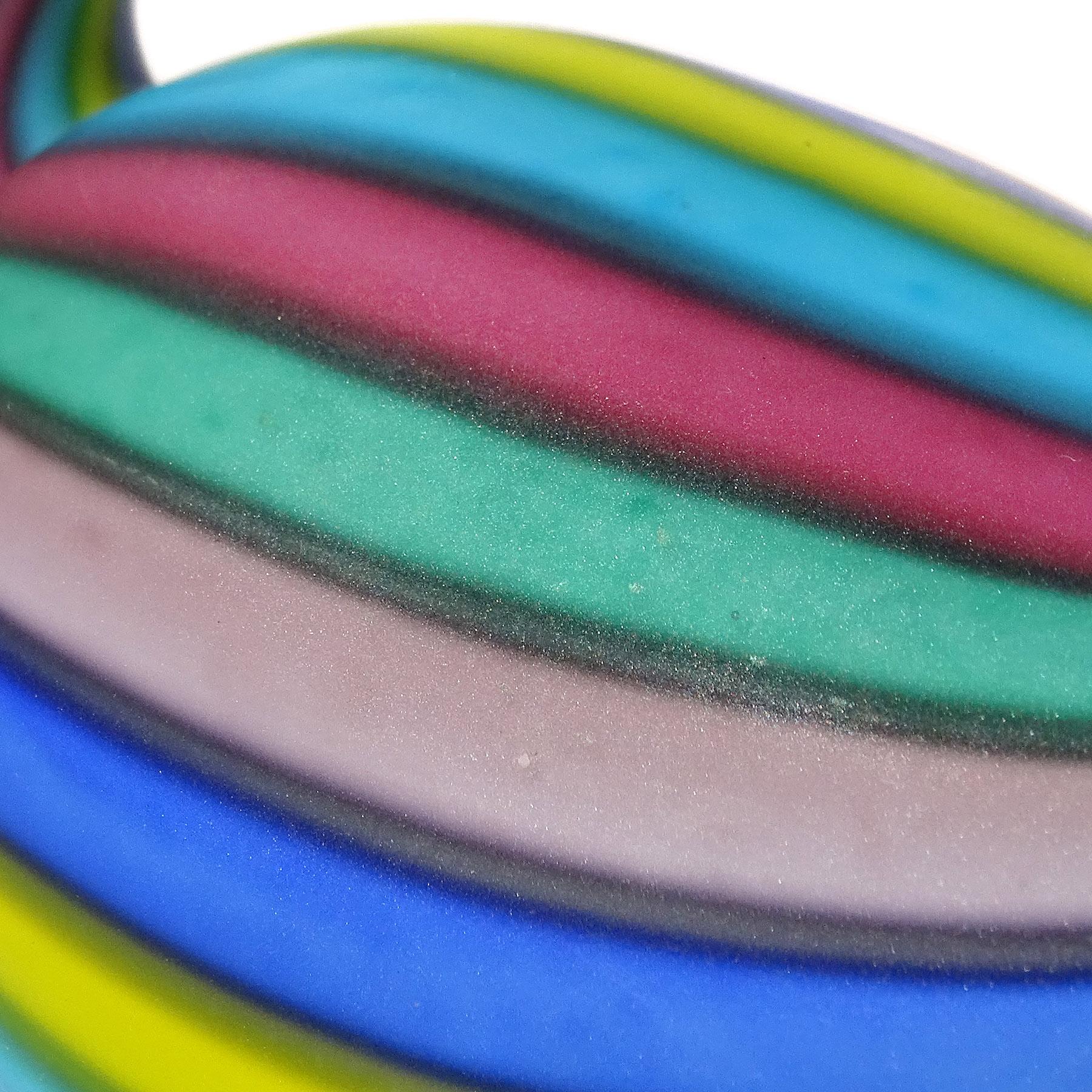 Fait main Fratelli Toso Murano Rainbow Filigrana Ribbons Italian Art Glass Swan Figurine en vente