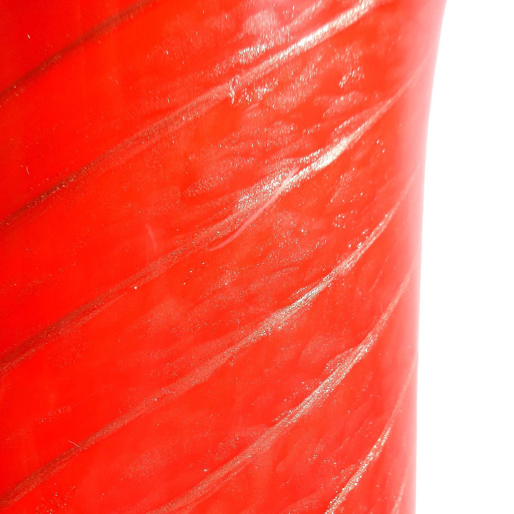 Mid-Century Modern Vase à fleurs en verre d'art italien de Murano rouge aventurine Candy Cane de Fratelli Toso en vente