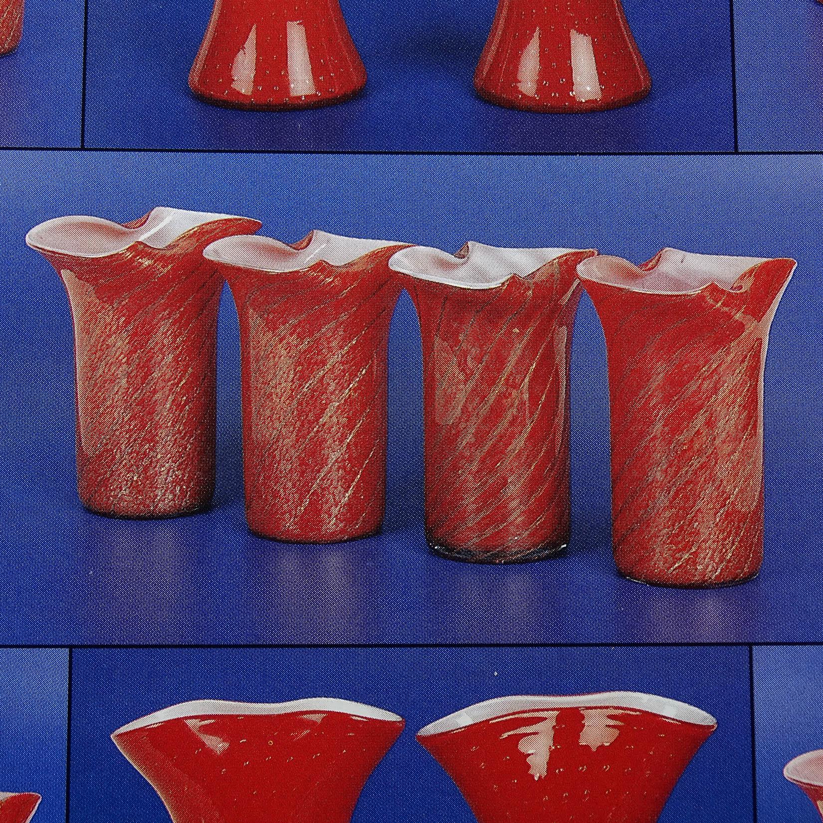 Italienische Kunstglas-Blumenvase aus rotem Aventurin von Fratelli Toso aus Muranoglas (Handgefertigt) im Angebot