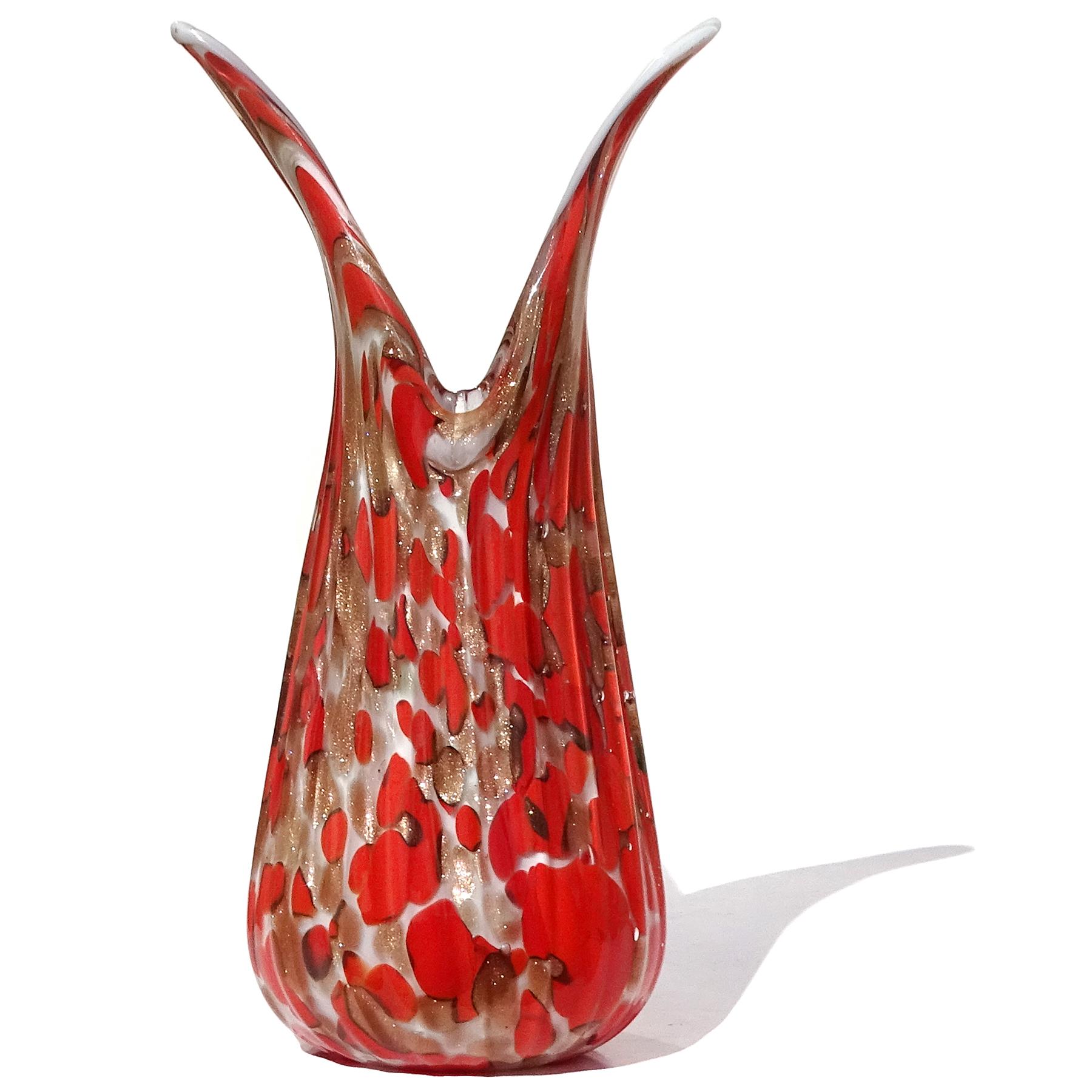 Italiano Fratelli Toso Murano Vaso a fiori svasati in vetro artistico italiano con macchie di avventurina rossa in vendita