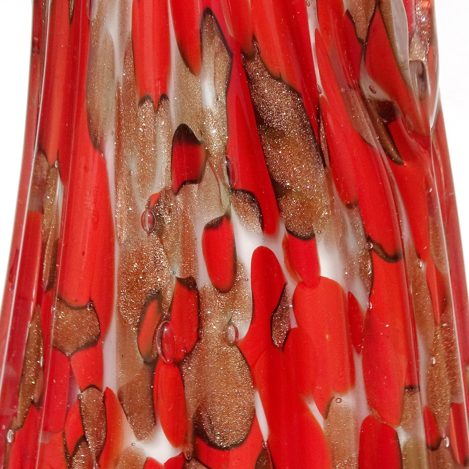 Fratelli Toso Murano Vaso a fiori svasati in vetro artistico italiano con macchie di avventurina rossa in vendita 1