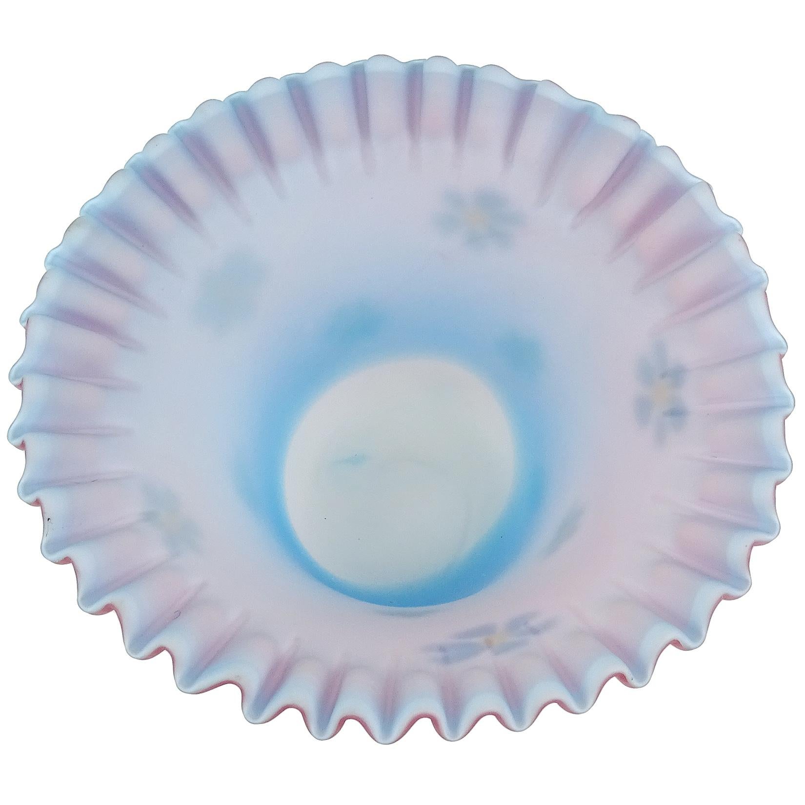 Italienische Satinschale aus Murano-Kunstglas in Rot und Rosa mit Millefiori-Blumen von Fratelli Toso im Zustand „Gut“ im Angebot in Kissimmee, FL