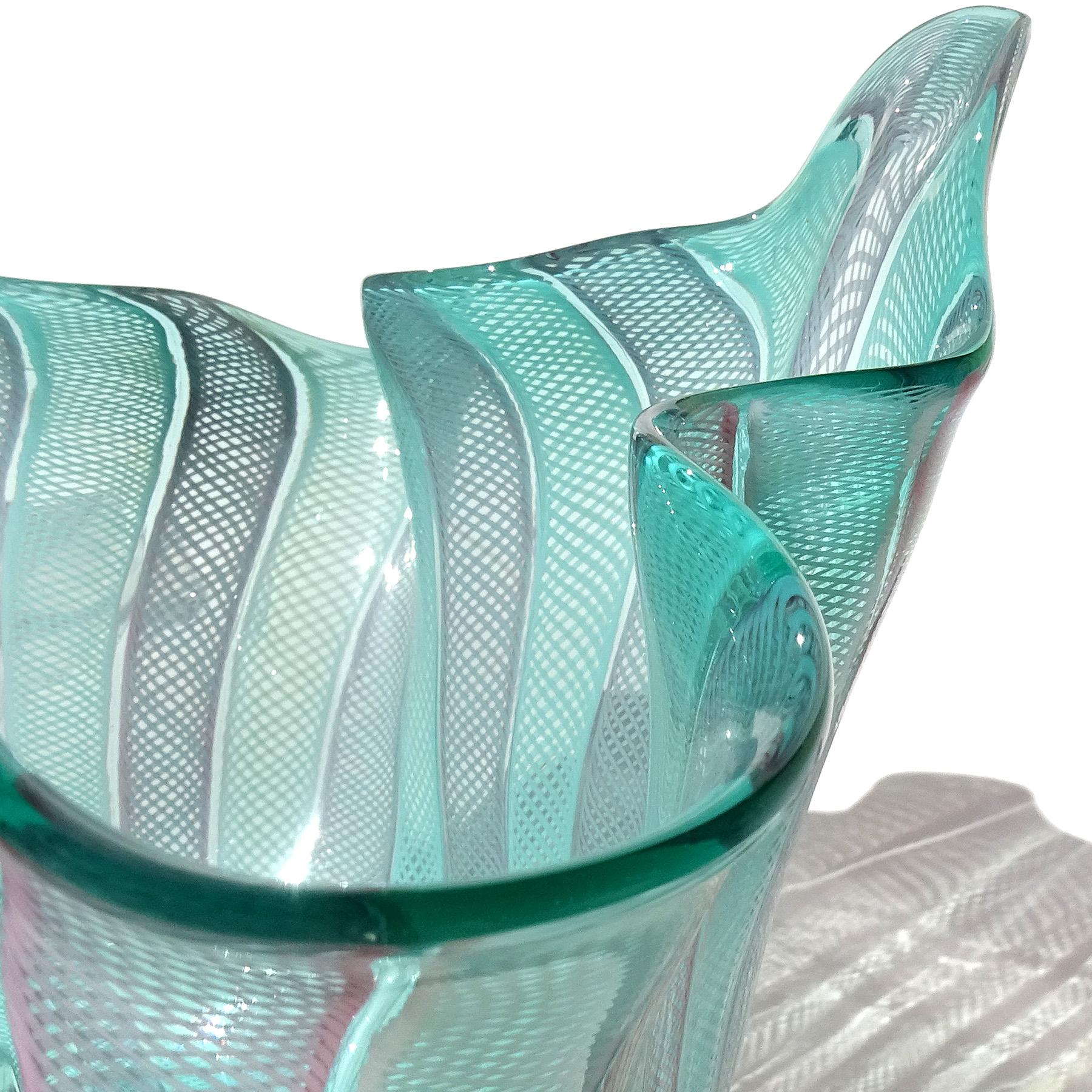 Fratelli Toso Murano Ribbons Italian Art Glass Sculptural Fazzoletto Flower Vase For Sale 1