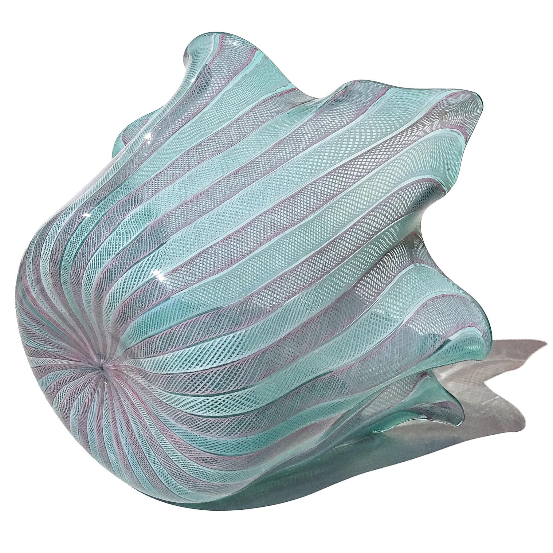 Fratelli Toso Murano Ribbons Italian Art Glass Sculptural Fazzoletto Flower Vase For Sale 3