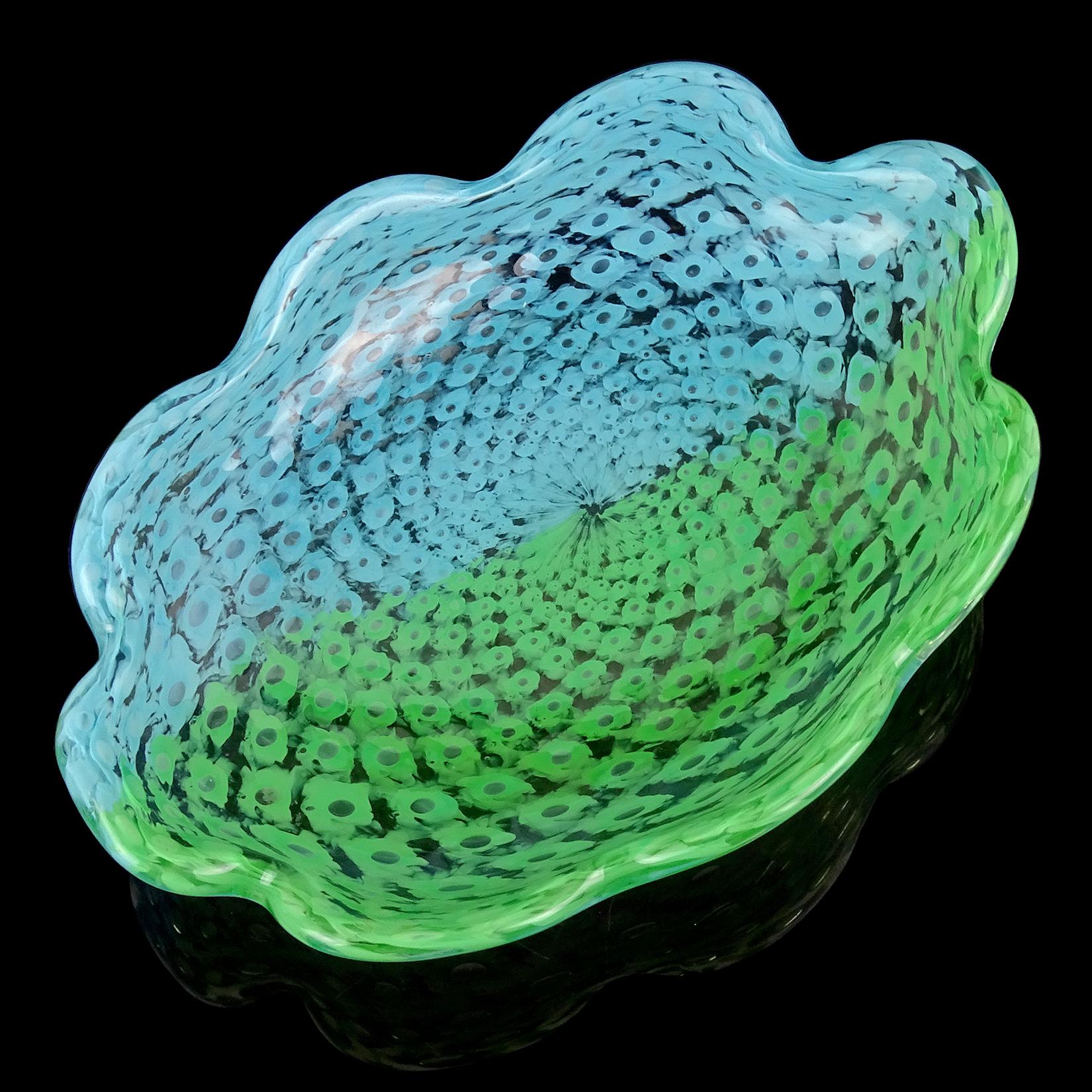 Beautiful vintage Murano hand blown blue and green, with controlled bubbles Italian art glass centerpiece bowl. Documented to the Fratelli Toso company. The bowl has a scalloped edge design, with sky blue and green color dividing the bowl. The color