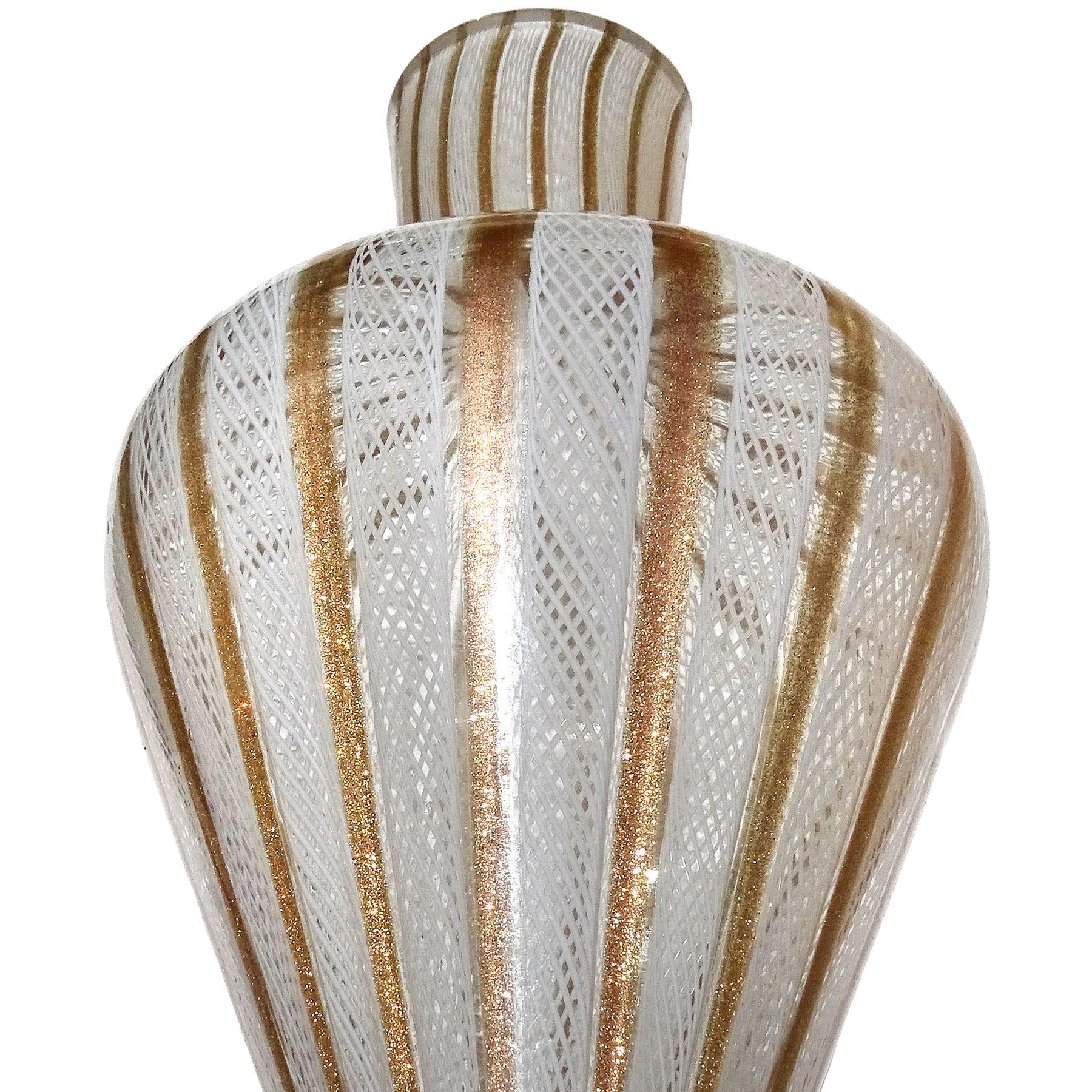Fratelli Toso Murano White Aventurine Ribbons Italian Art Glass Hourglass Vase In Good Condition For Sale In Kissimmee, FL