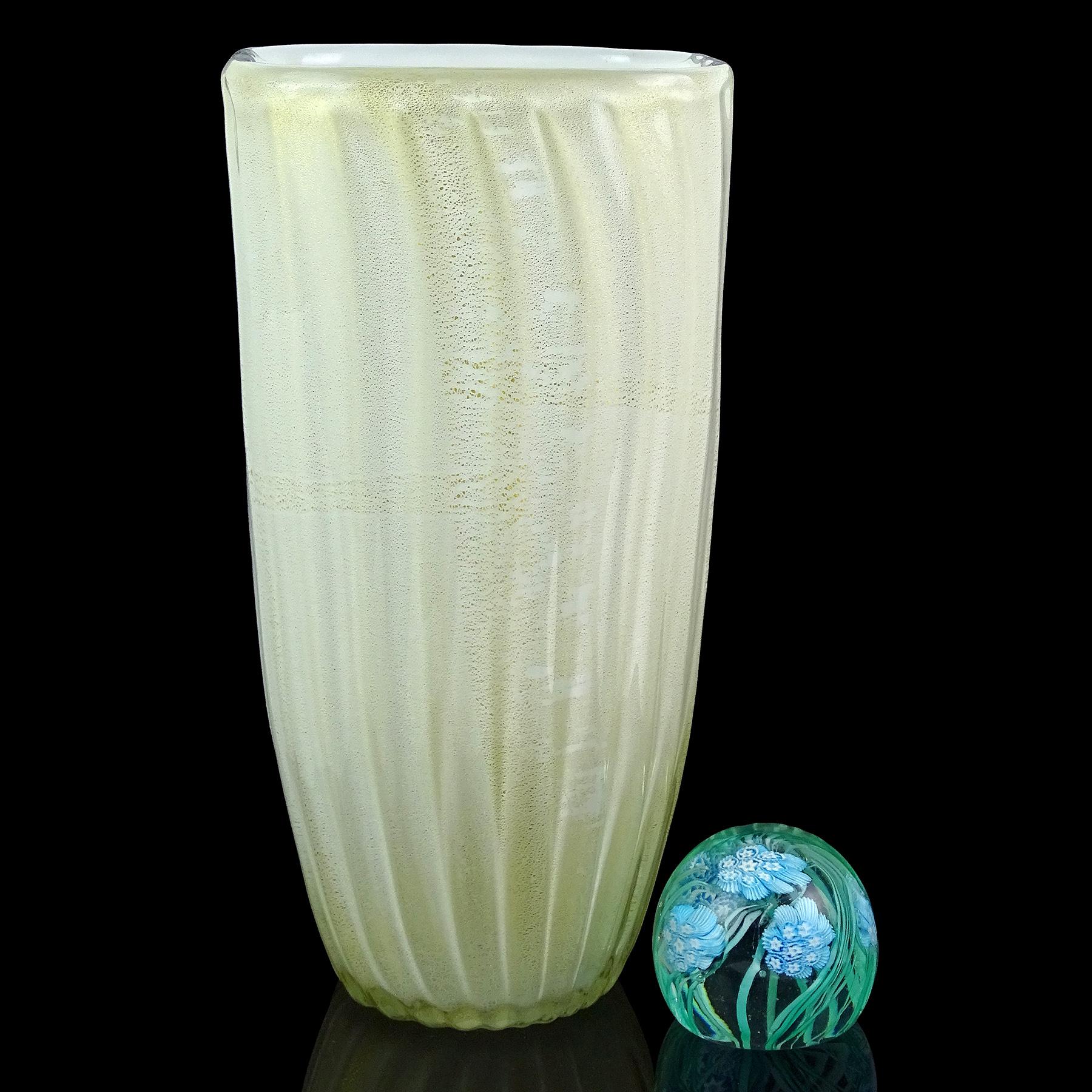 Fratelli Toso Murano White Gold Flecks Italian Art Glass Squared Rim Flower Vase In Good Condition For Sale In Kissimmee, FL