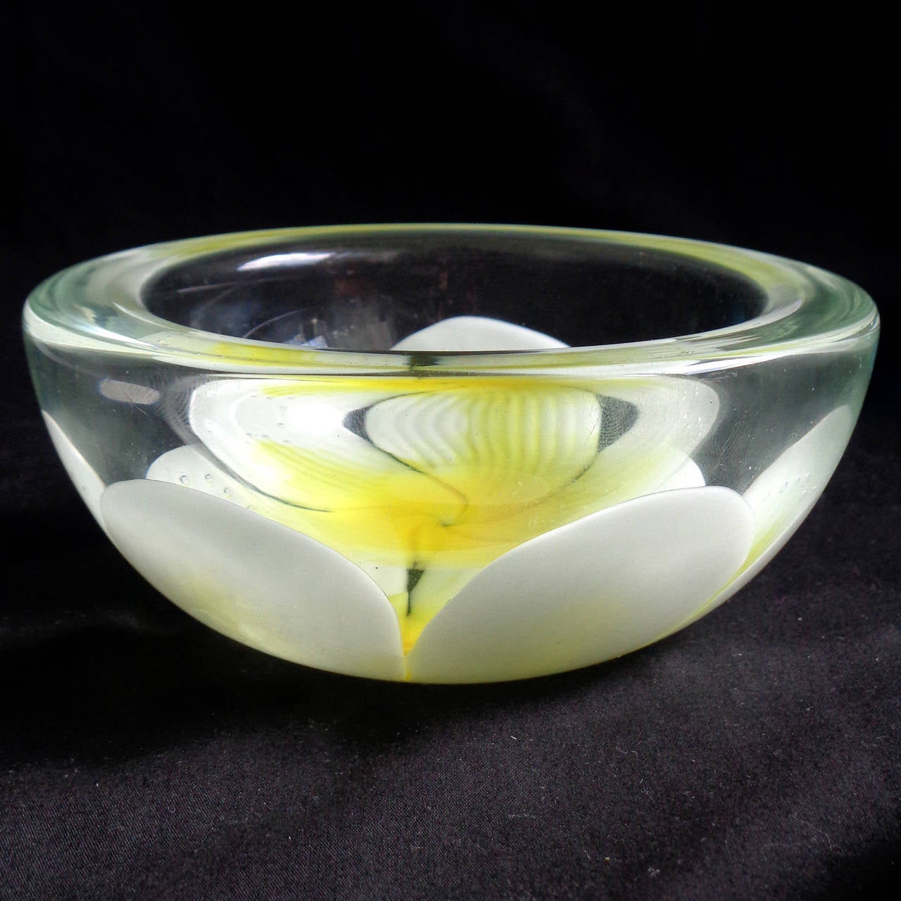 Mid-Century Modern Fratelli Toso Murano Yellow White Flower Italian Art Glass Decorative Dish Bowl