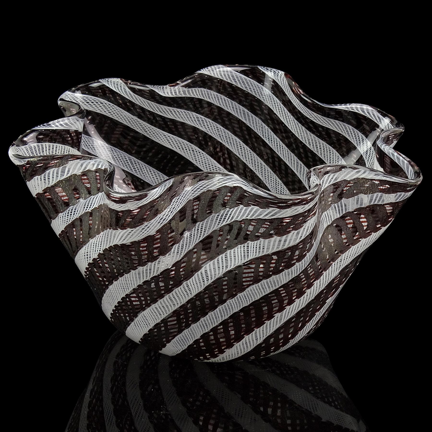 Hand-Crafted Fratelli Toso Murano Zanfirico White Black Ribbons Italian Art Glass Vase For Sale