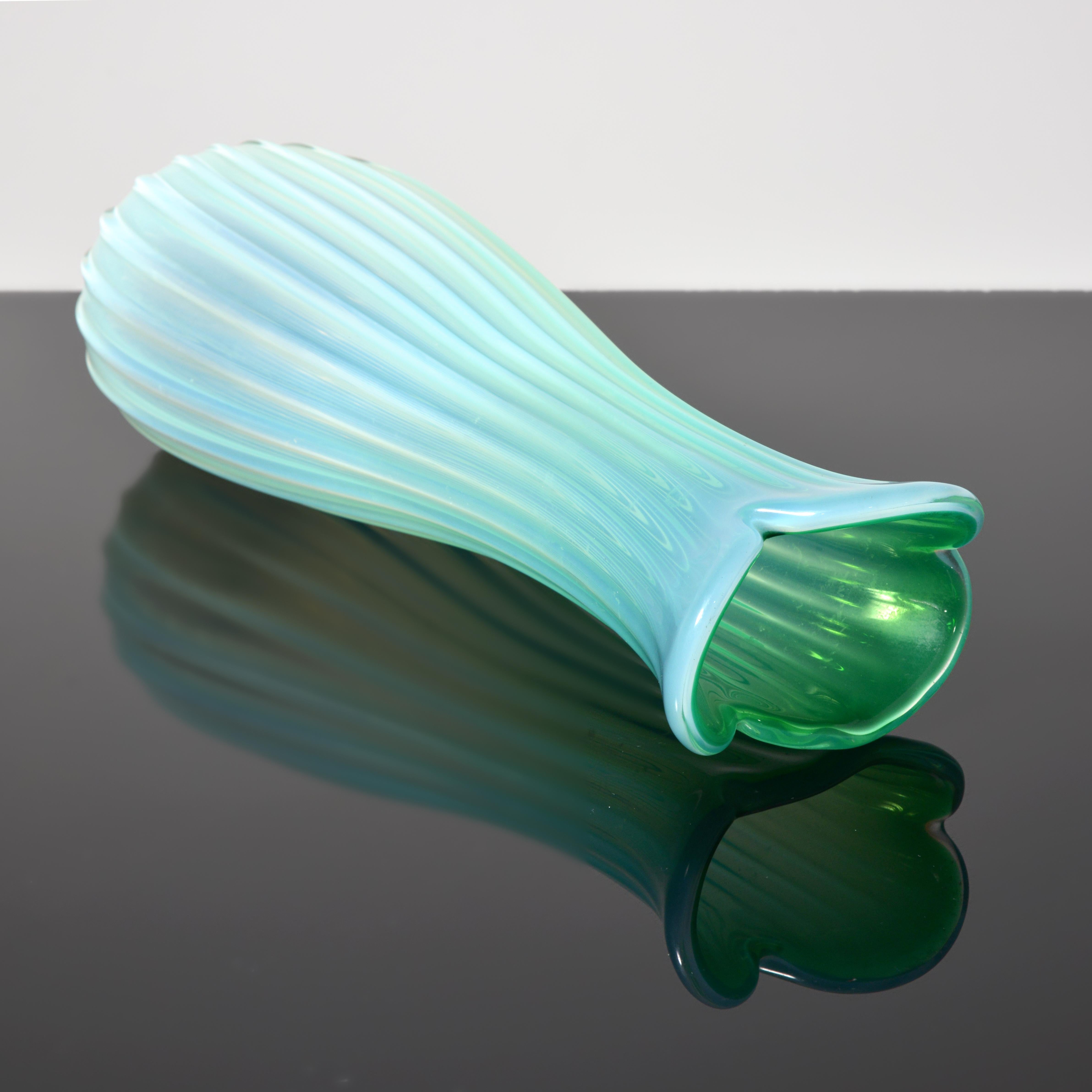 Vase OPALINO Fratelli Toso, 10.5 po. (H), collection Leslie Pina en vente 3