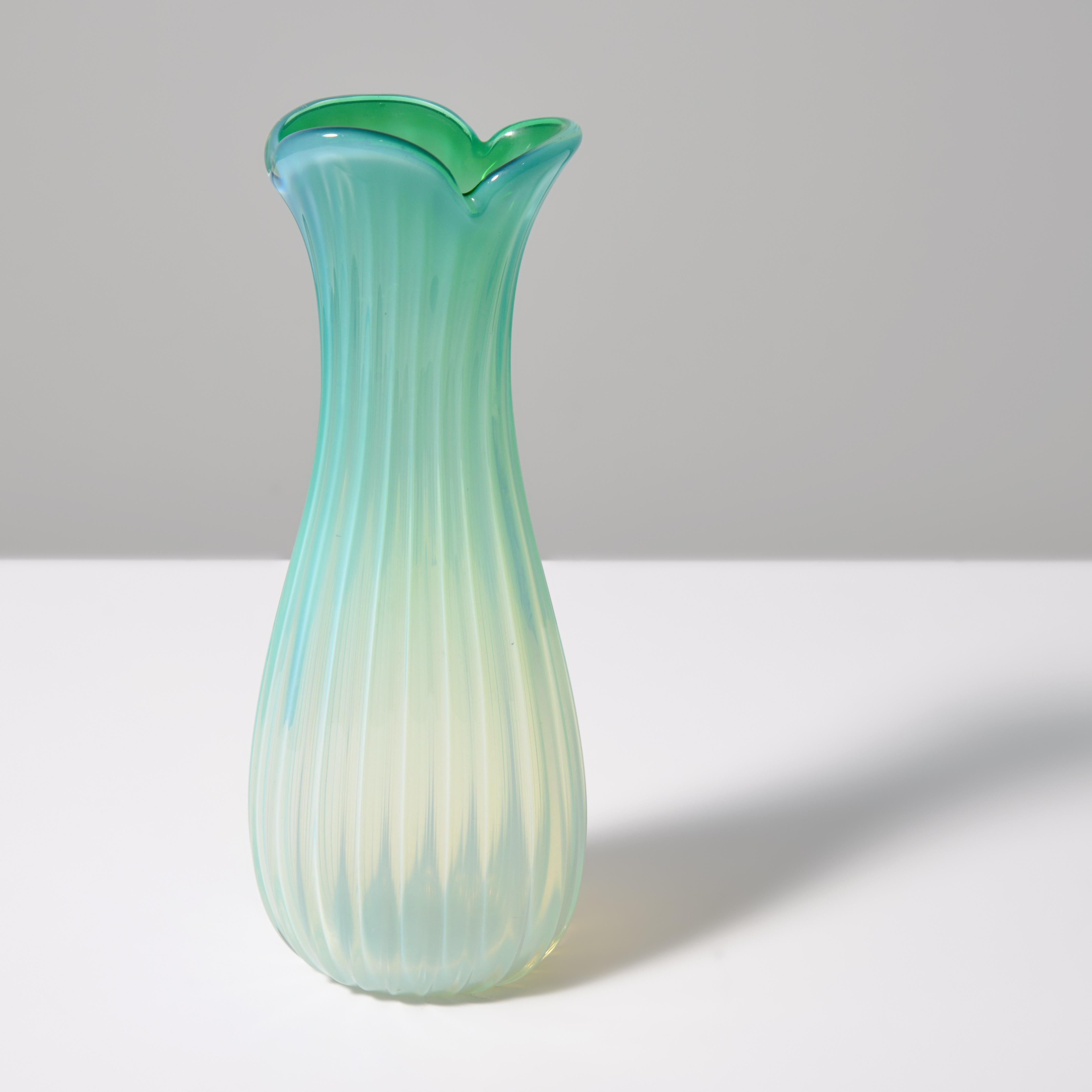 Artistics/Designer ; Fabricant : Fratelli Toso (Italie)
Marquage(s) ; notes : pas de marquage(s) apparent(s)
Matériaux : verre
Dimensions (H, L, P) : 10,5 
