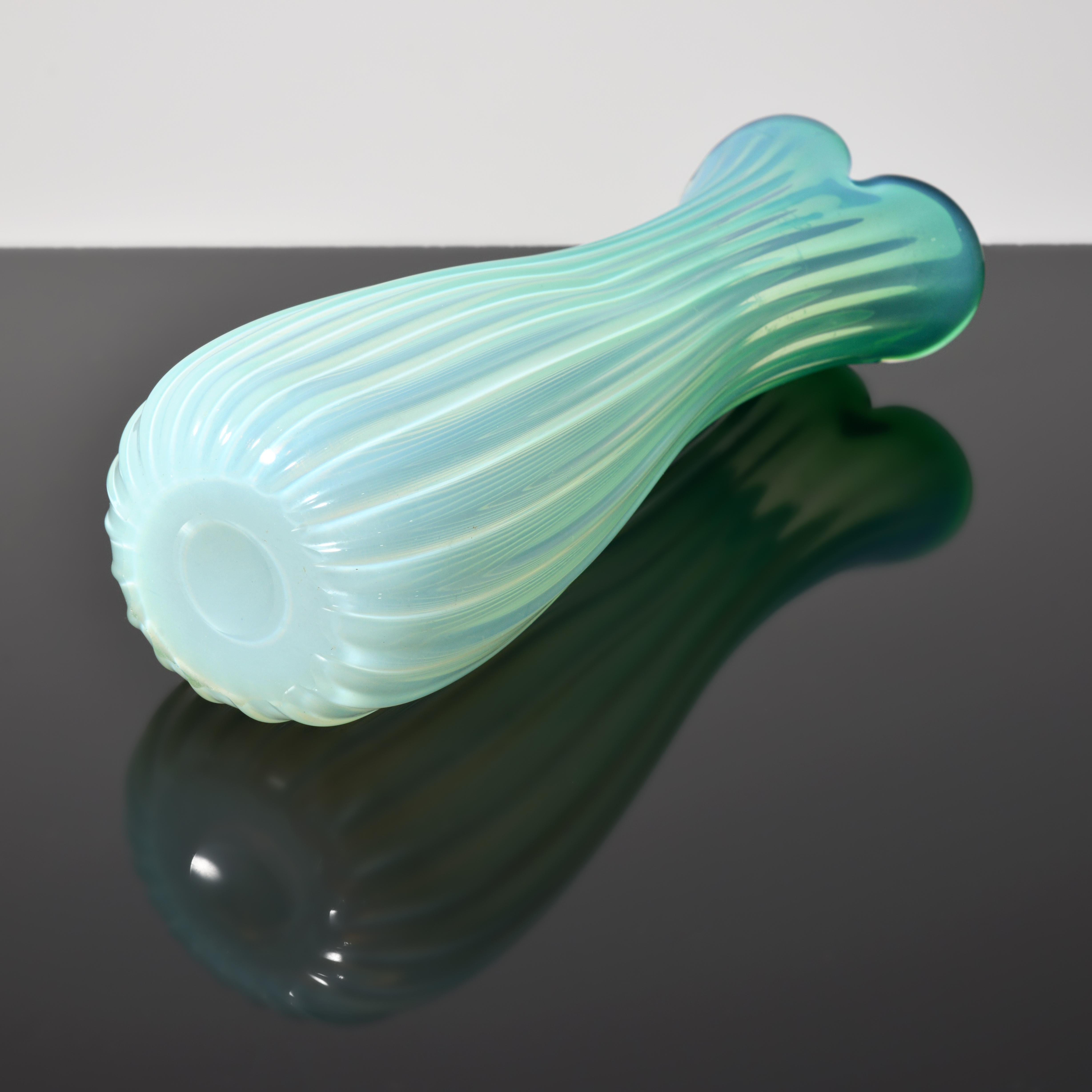 Vase OPALINO Fratelli Toso, 10.5 po. (H), collection Leslie Pina en vente 2