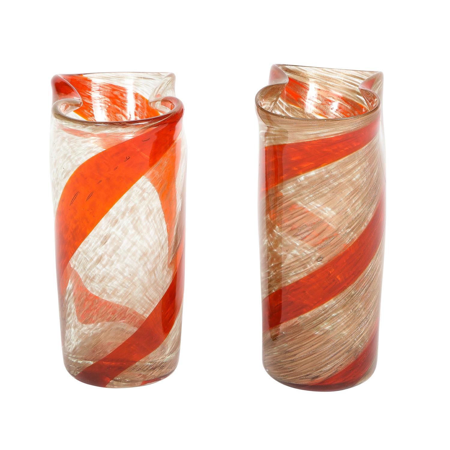 Moderne Paire de vases en verre pincé à plateau pincé avec spirale rouge de Fratelli Toso, années 1950 en vente