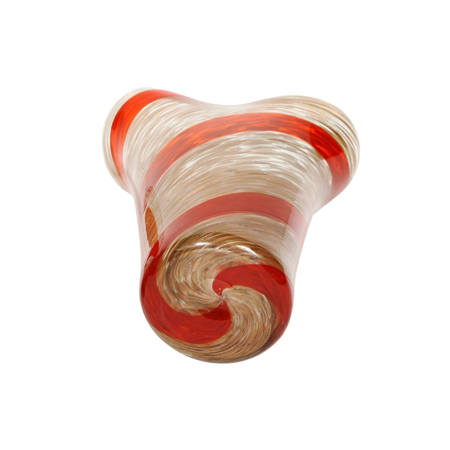 Mid-Century Modern Vase en verre Fratelli Toso avec spirale rouge et avventurine (or) années 1950 en vente