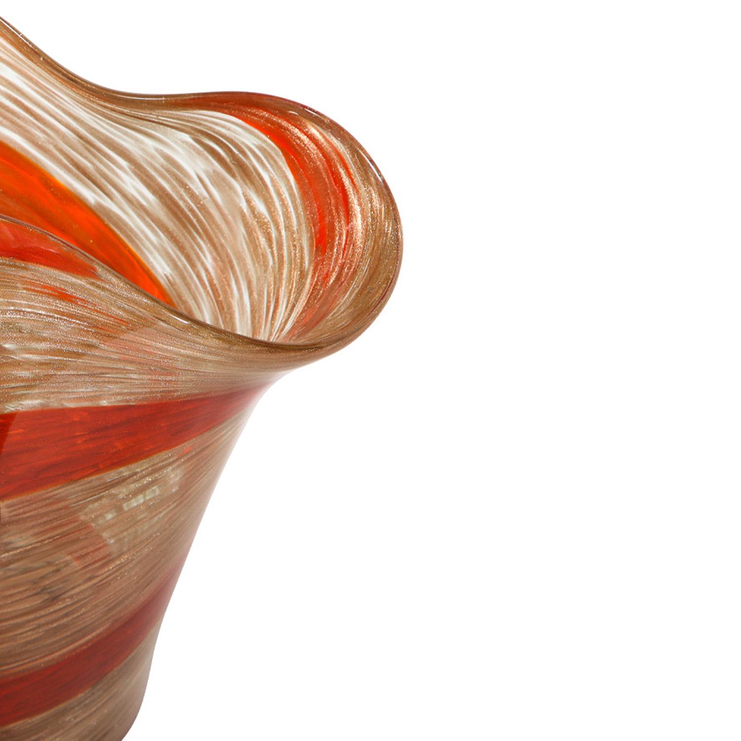 italien Vase en verre Fratelli Toso avec spirale rouge et avventurine (or) années 1950 en vente