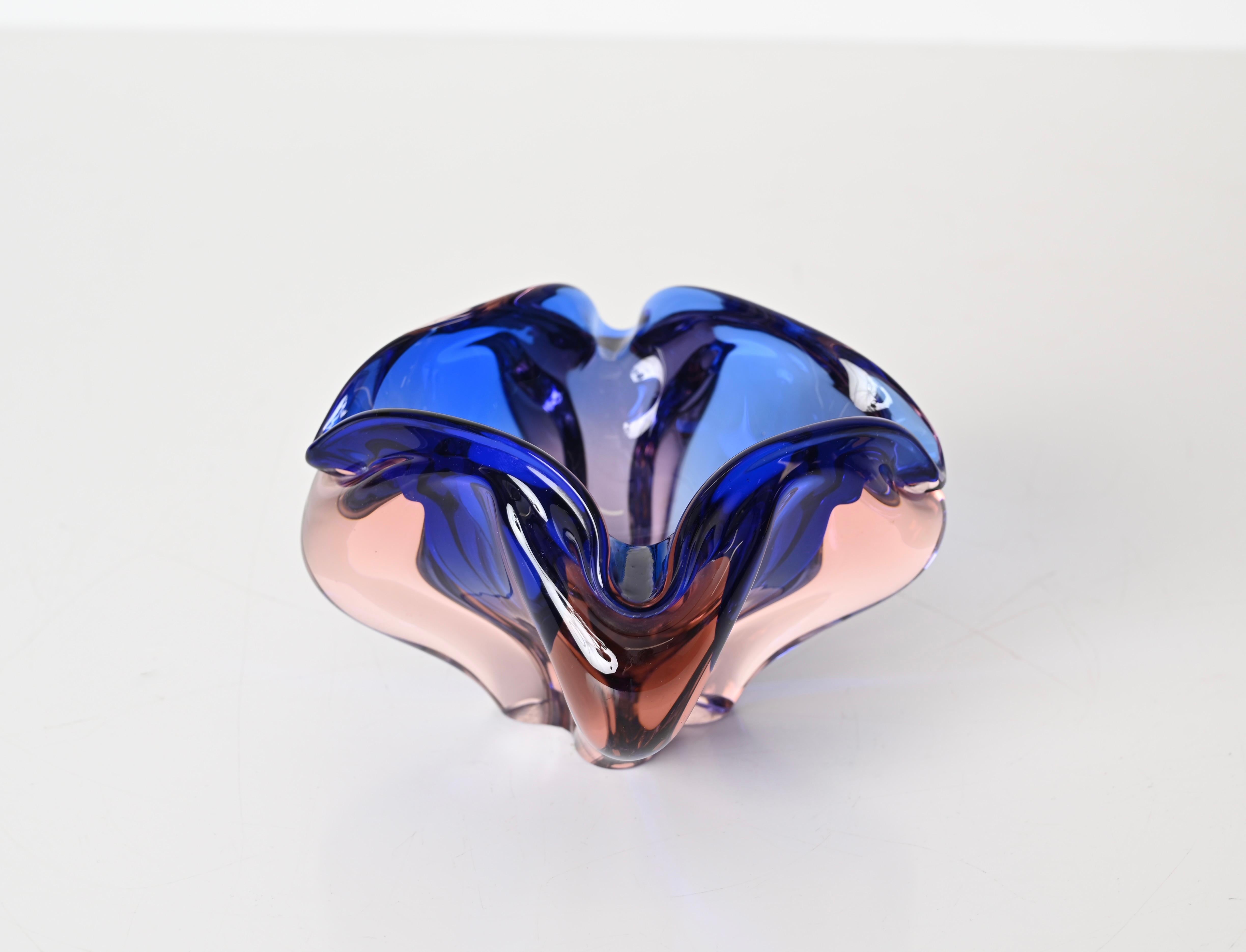 Bol en verre Murano Glass Sommerso rose et bleu de Fratelli Toso, Italie, années 1960 en vente 7