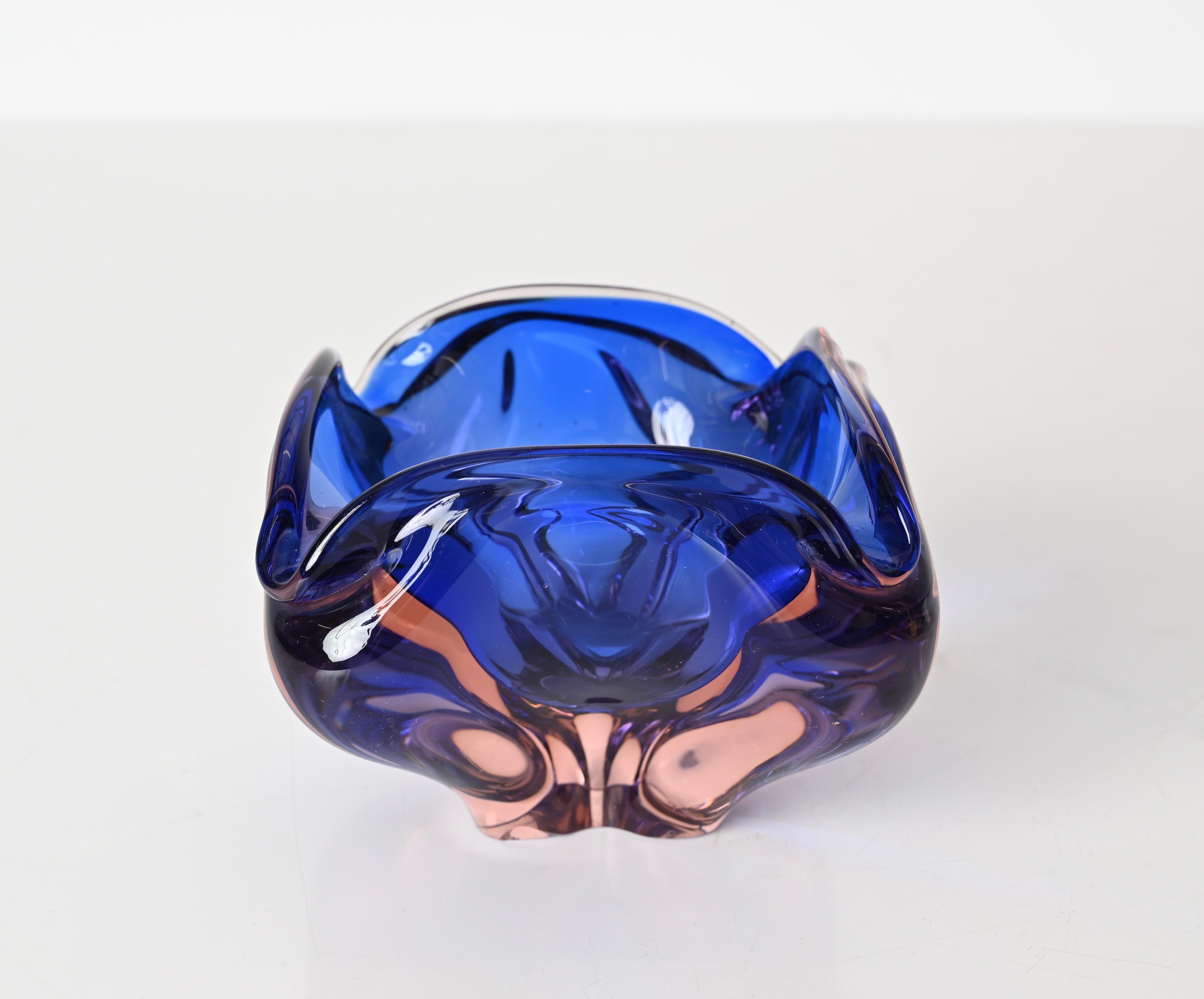 Bol en verre Murano Glass Sommerso rose et bleu de Fratelli Toso, Italie, années 1960 en vente 8