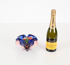 Fratelli Toso Cuenco de cristal de Murano rosa y azul "Sommerso", Italia Años 60