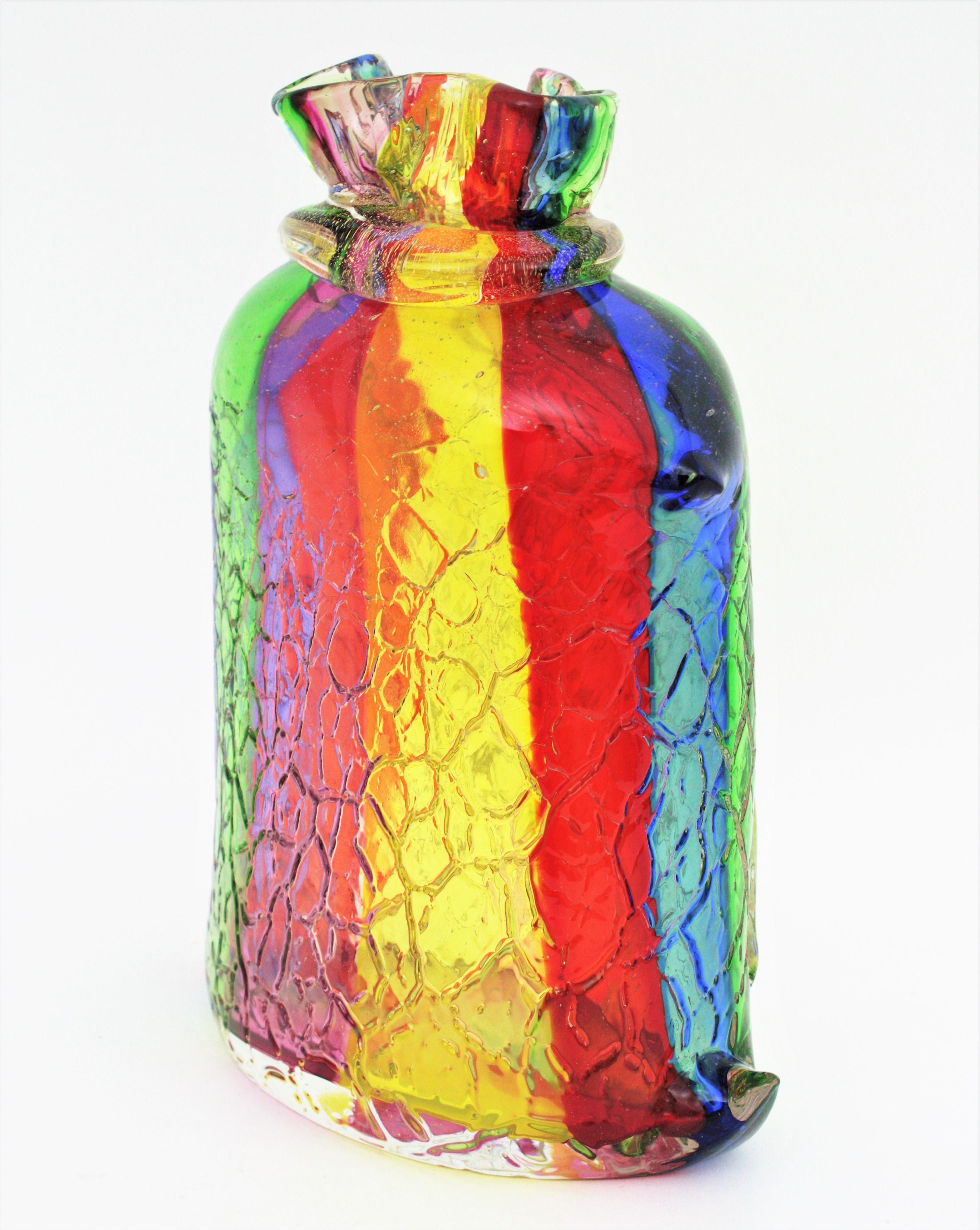 Vaso in vetro di Murano a righe arcobaleno con fiocchi d'oro di Fratelli Toso in vendita 5