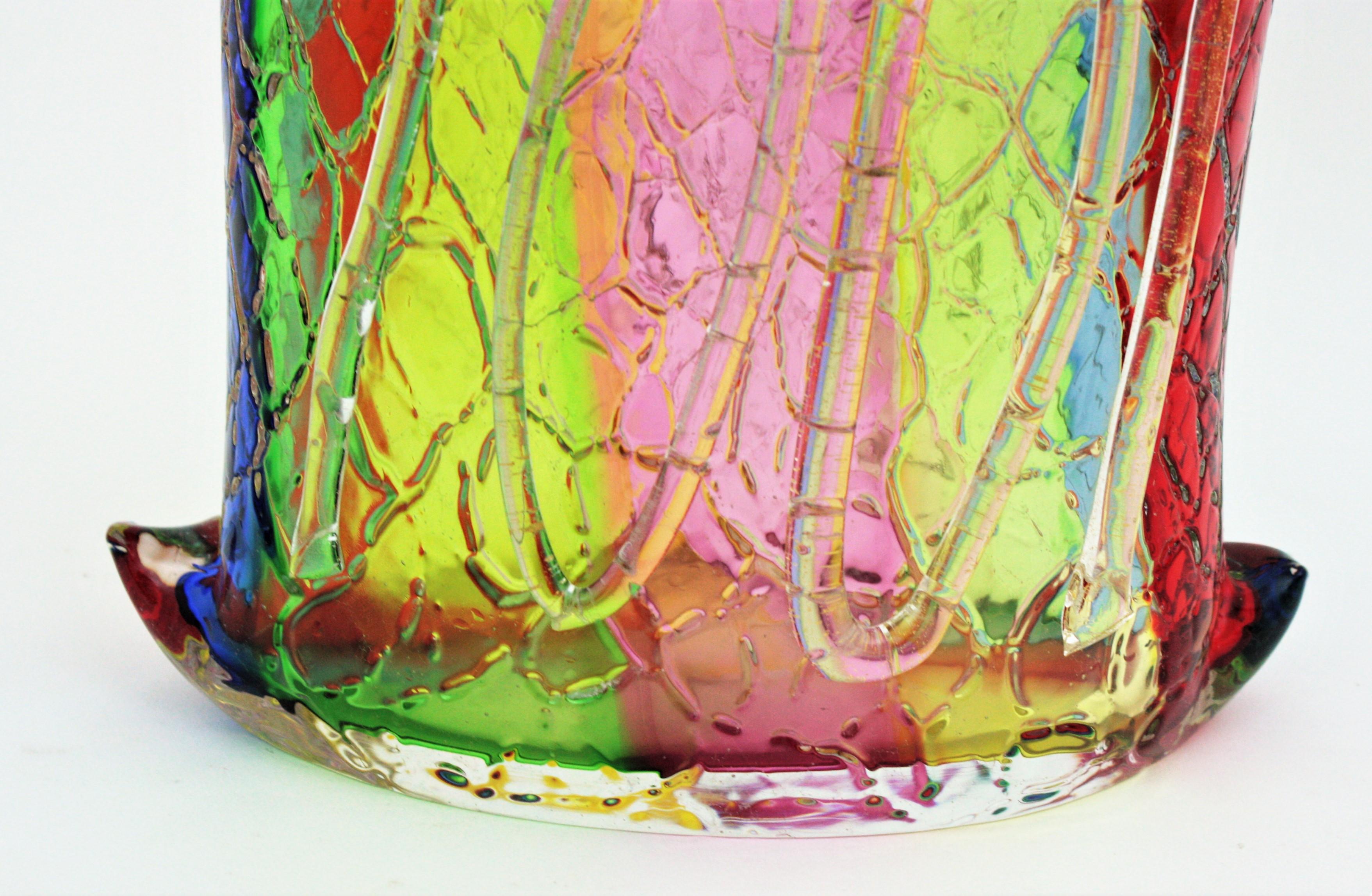 Vaso in vetro di Murano a righe arcobaleno con fiocchi d'oro di Fratelli Toso in vendita 10
