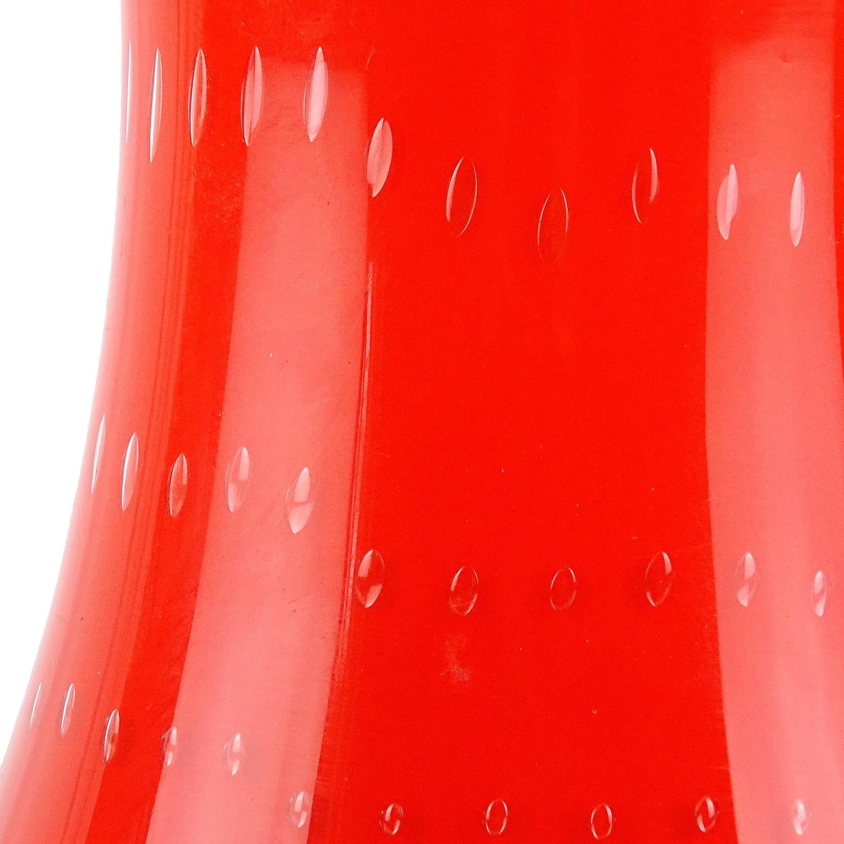 Fratelli Toso Red Orange Bubbles Fan Shaped Rim Italian Art Glass Flower Vase In Good Condition In Kissimmee, FL