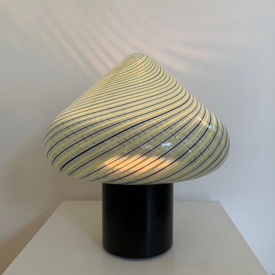 Lampe de table en verre de Murano rayé de Fratelli Toso, vers 1960, Italie. en vente 6