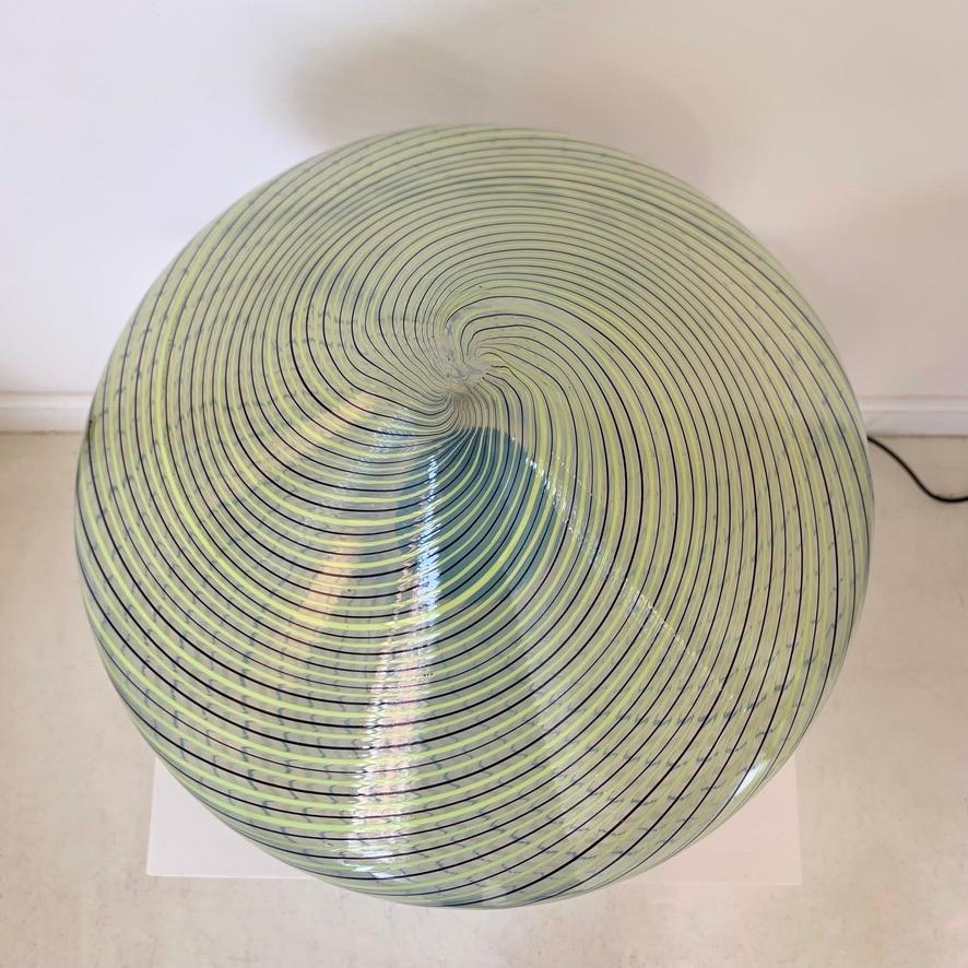 Lampe de table en verre de Murano rayé de Fratelli Toso, vers 1960, Italie. Bon état - En vente à Brussels, BE