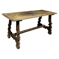 A small chest made of walnut in the Baroque style, dating from the 18th century.