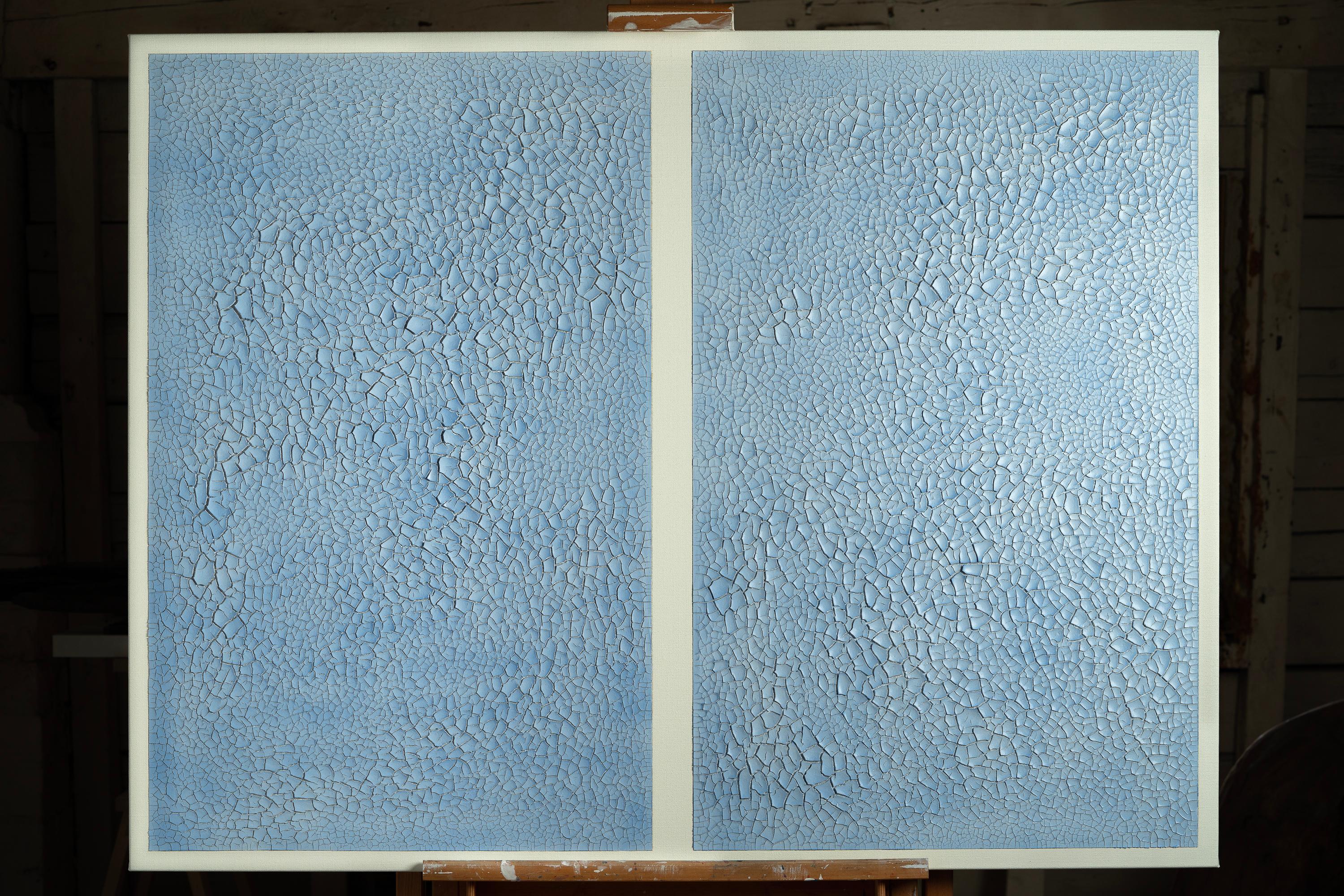 Fratturato Azzurro, Gemälde-Wandskulptur von Kris Lamba Studio
Abmessungen: B 95 x T 10 x H 138 cm
MATERIALIEN: Keramik und Pigmente auf gerahmter Platte.
Gewicht: 6 kg.

Kris Lamba wurde 1984 in London geboren. Er entwirft große und kleine
